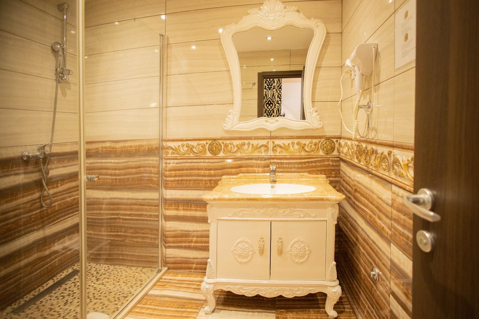 Lux dvosoban apartman u hotelsko apartmanskom kompleksu Kraljevi čardaci Spa-KOPAONIK - Amfora Real Estate