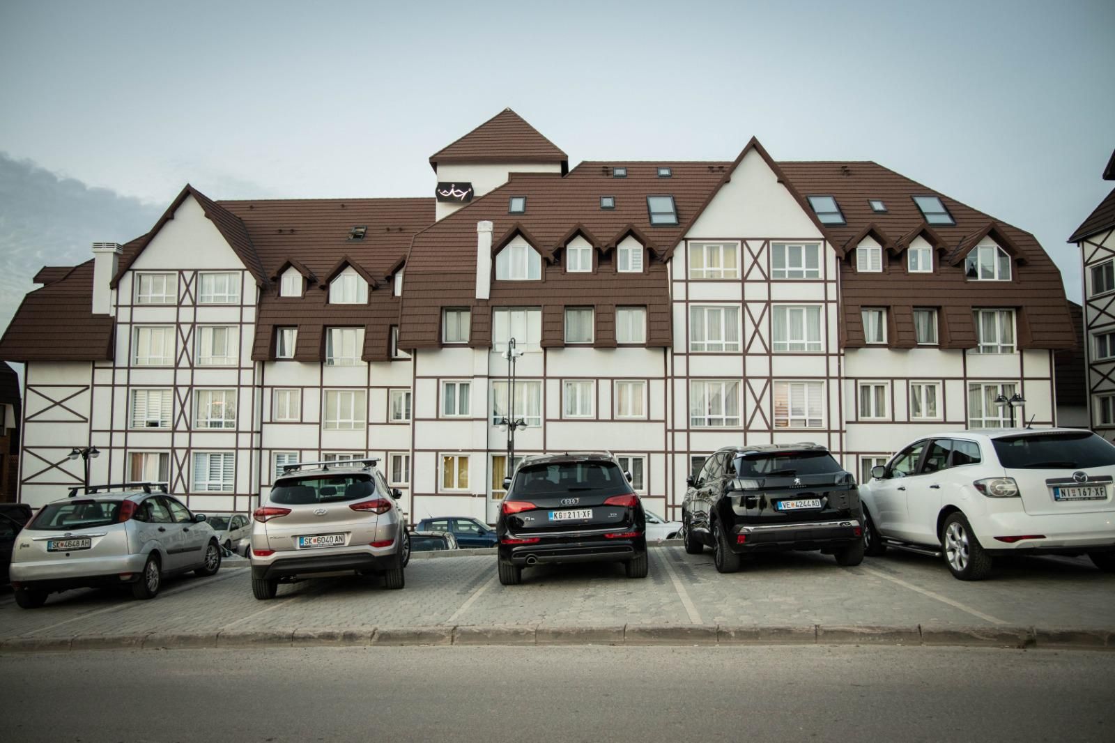 Lux dvosoban apartman u hotelsko apartmanskom kompleksu Kraljevi čardaci Spa-KOPAONIK - Amfora Real Estate