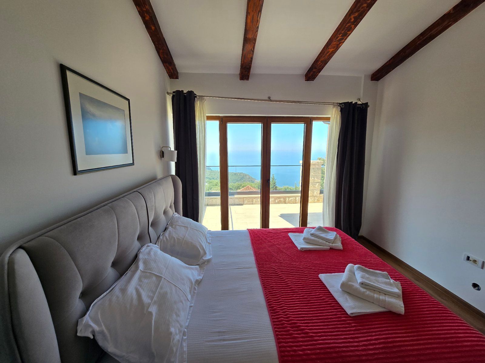 amforaproperty.com/Budva, Kuljače – Dve Luksuzne Novoizgrađene Vile sa Dva Bazena, Teretanom i Panoramskim Pogledom na More