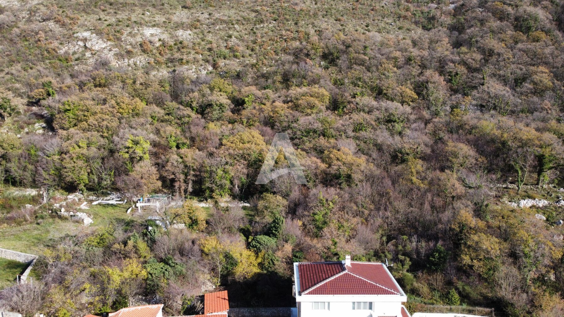 amforaproperty.com/Urbanizovano zemljište u Blizikućama sa panoramskim pogledom na more i Budvansku rivijeru.