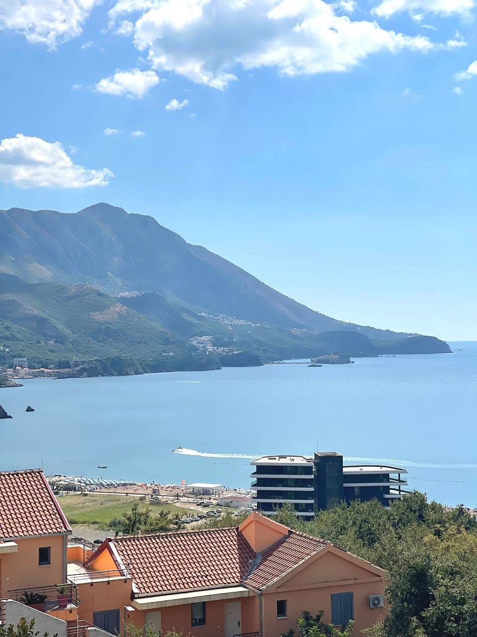 amforaproperty.com/Jednosoban stan 40m2+1m2 GRATIS zelene terase,u novom kompleksu sa bazenom, SPA i pogledom na more - BECICI