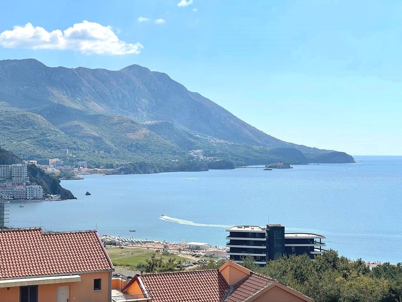 amforaproperty.com/Jednosoban stan 40m2+1m2 GRATIS zelene terase,u novom kompleksu sa bazenom, SPA i pogledom na more - BECICI