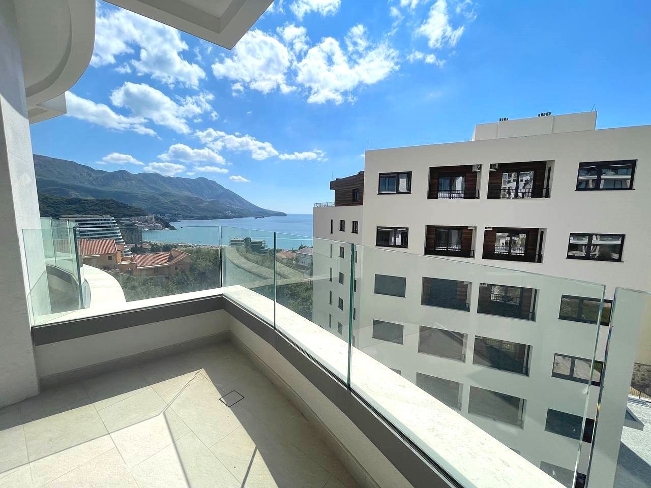 amforaproperty.com/Dvosoban stan 66m2+9m2 GRATIS zelene terase,u novom kompleksu sa bazenom, SPA i pogledom na more - BECICI