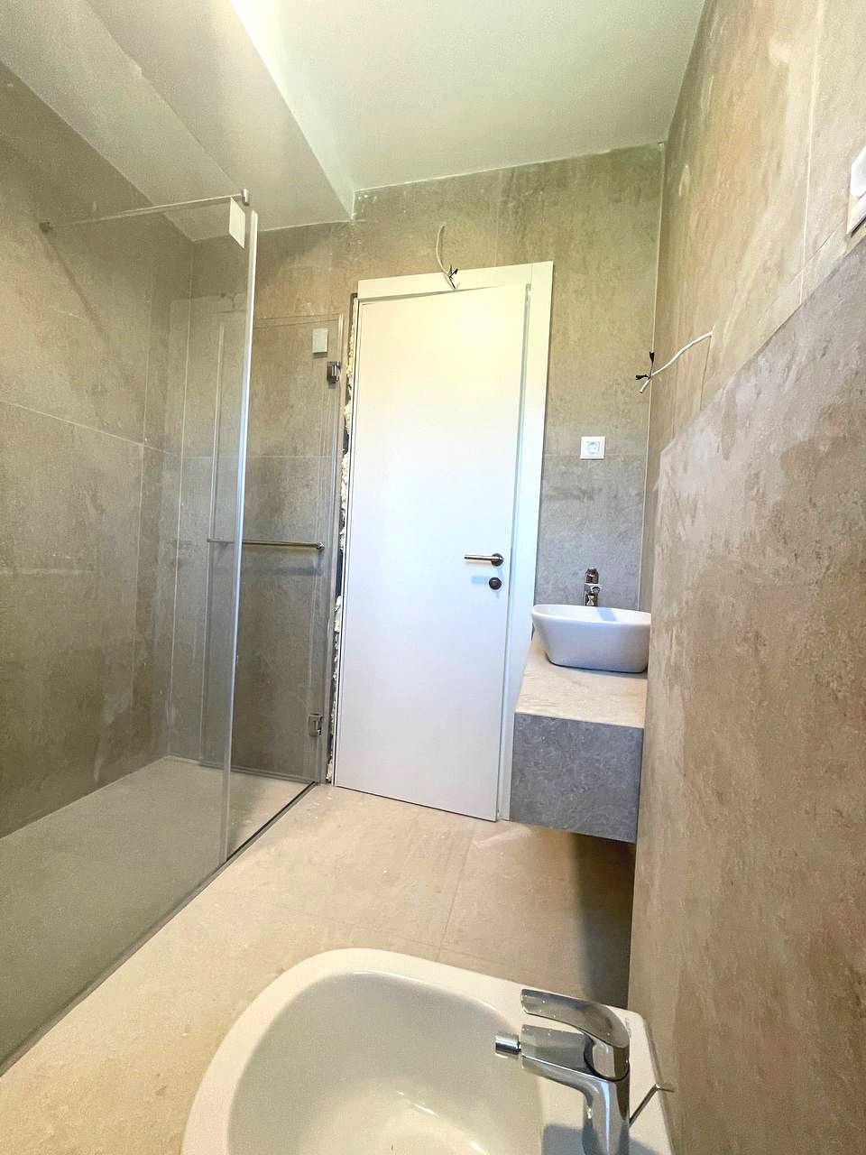 amforaproperty.com/Dvosoban stan 66m2+9m2 GRATIS zelene terase,u novom kompleksu sa bazenom, SPA i pogledom na more - BECICI