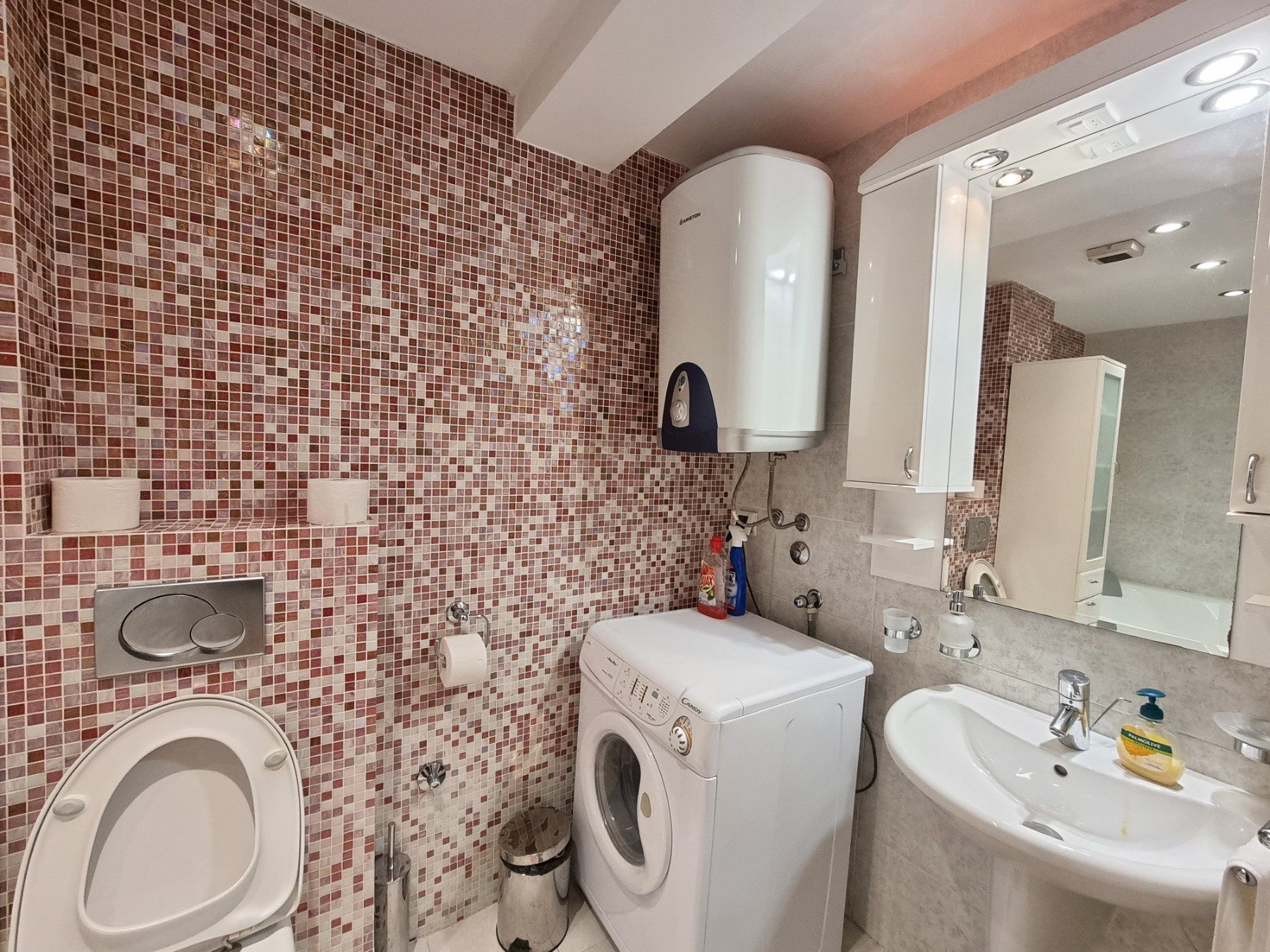 Nov potpuno opremljen dvosoban stan 85m2 u visokokvalitetnoj zgradi drogerije Kuća hemije u Budvi. - Amfora Real Estate