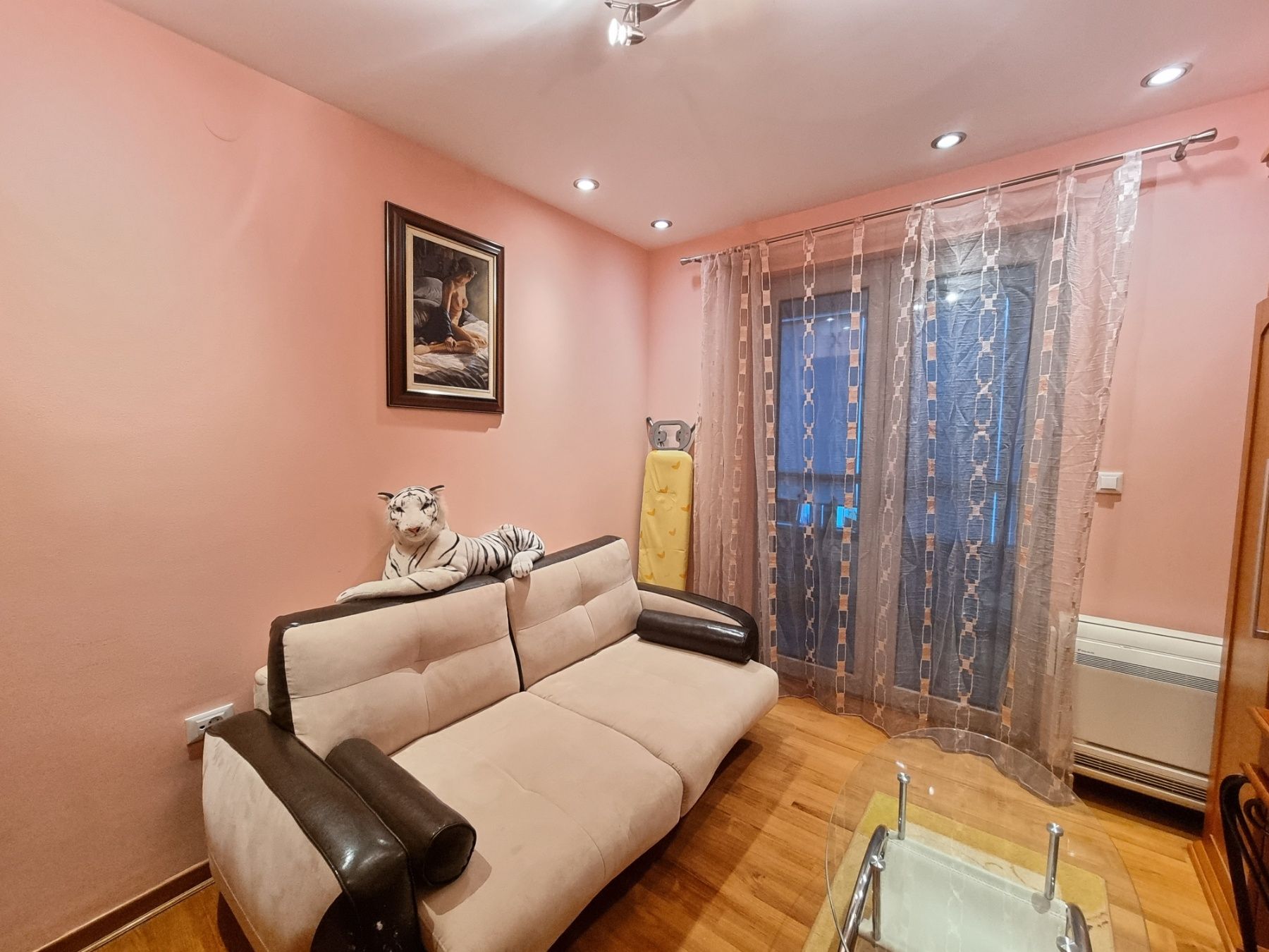 Nov potpuno opremljen dvosoban stan 85m2 u visokokvalitetnoj zgradi drogerije Kuća hemije u Budvi. - Amfora Real Estate