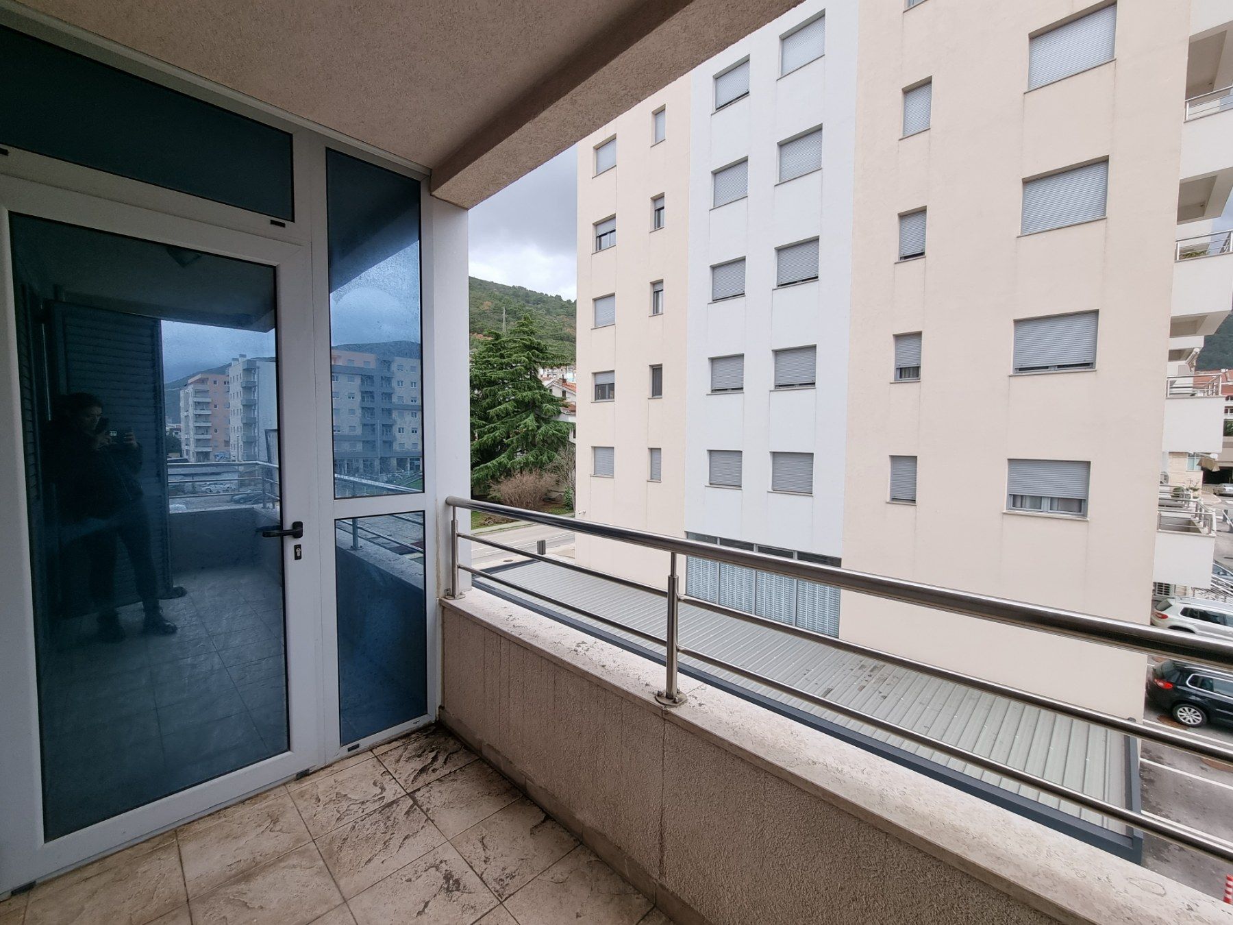 Nov potpuno opremljen dvosoban stan 85m2 u visokokvalitetnoj zgradi drogerije Kuća hemije u Budvi. - Amfora Real Estate