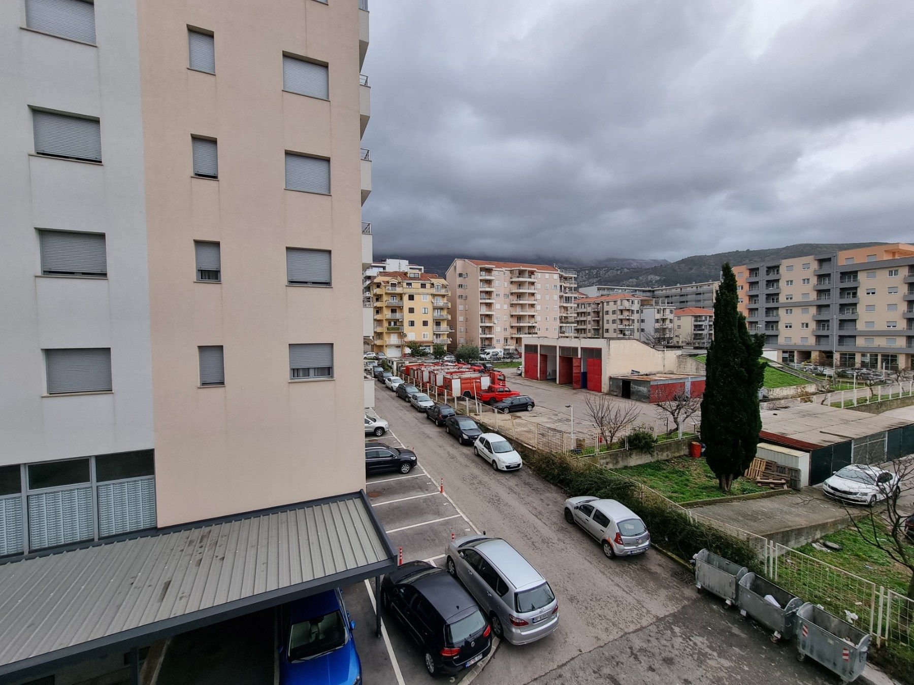 Nov potpuno opremljen dvosoban stan 85m2 u visokokvalitetnoj zgradi drogerije Kuća hemije u Budvi. - Amfora Real Estate