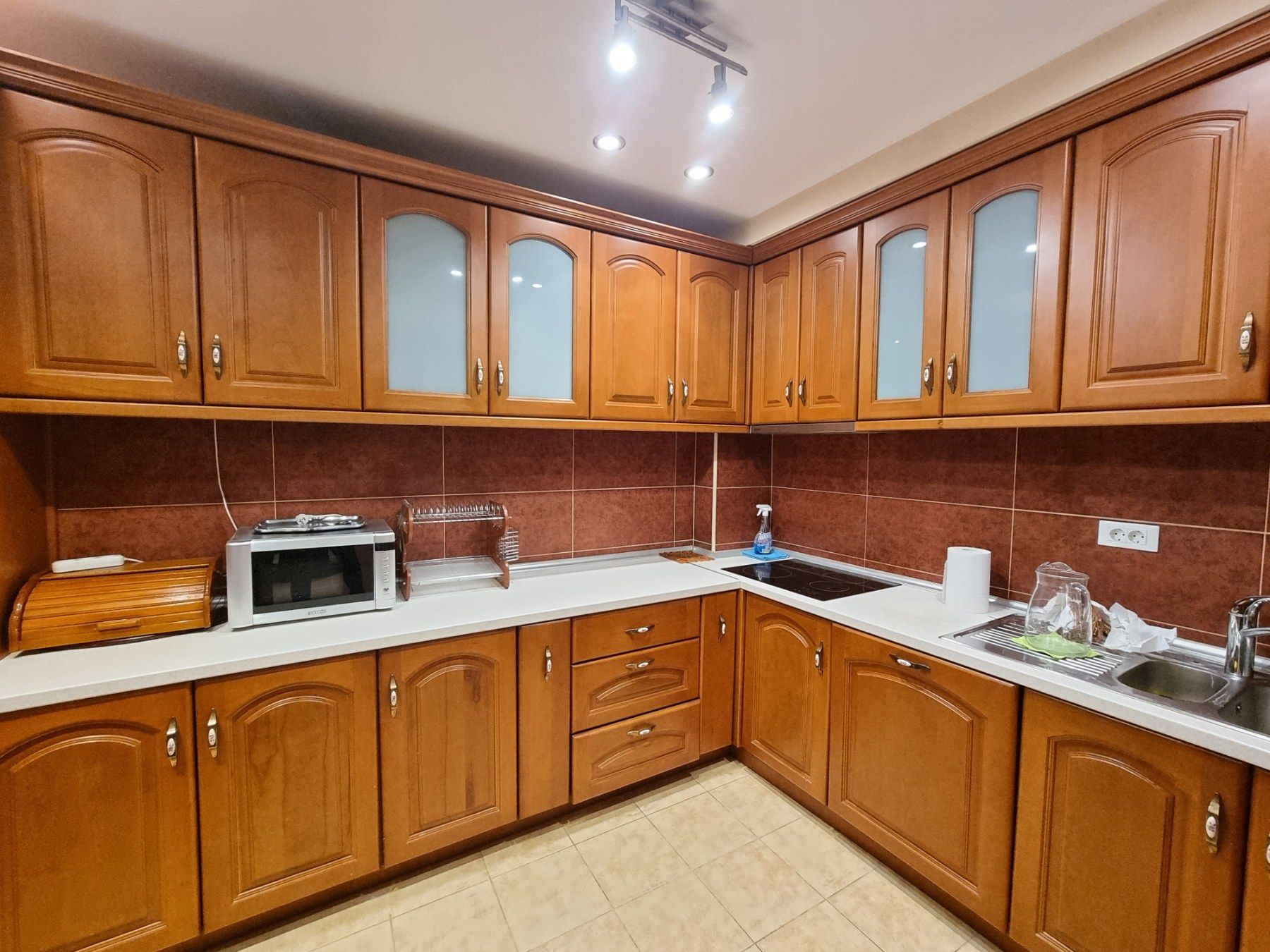 Nov potpuno opremljen dvosoban stan 85m2 u visokokvalitetnoj zgradi drogerije Kuća hemije u Budvi. - Amfora Real Estate