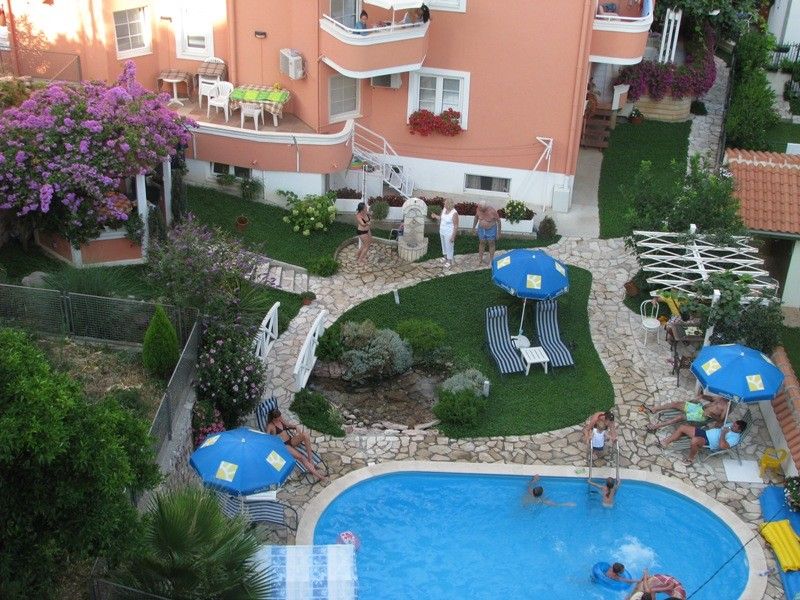 Luksuzna vila 600m2 sa bazenom i uredjenim dvorištem,Petrovac (Budva) - Amfora Real Estate