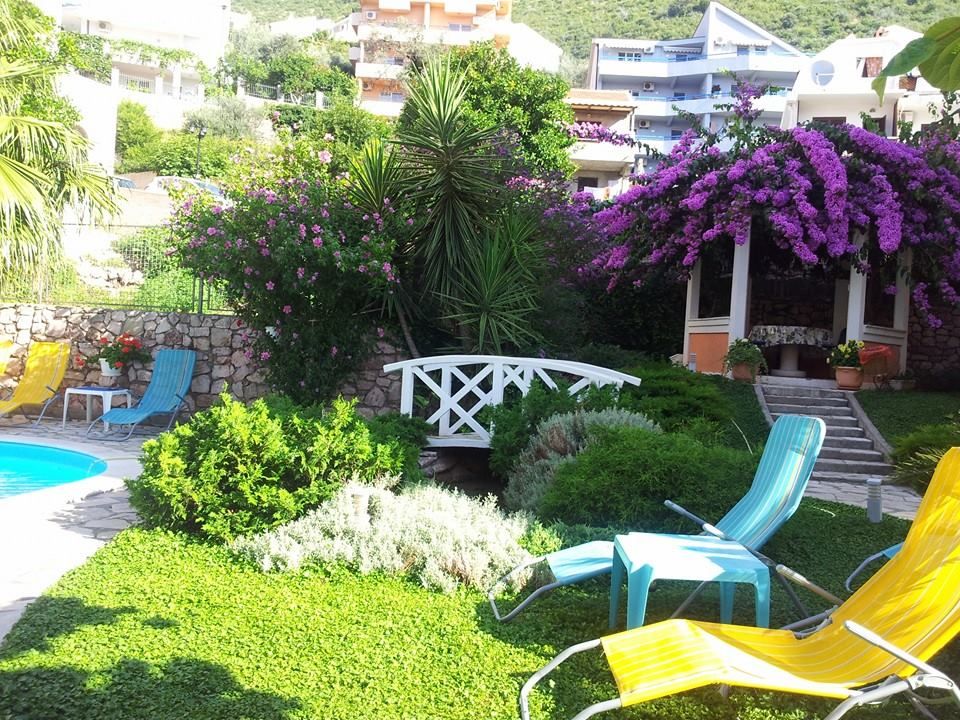 Luksuzna vila 600m2 sa bazenom i uredjenim dvorištem,Petrovac (Budva) - Amfora Real Estate
