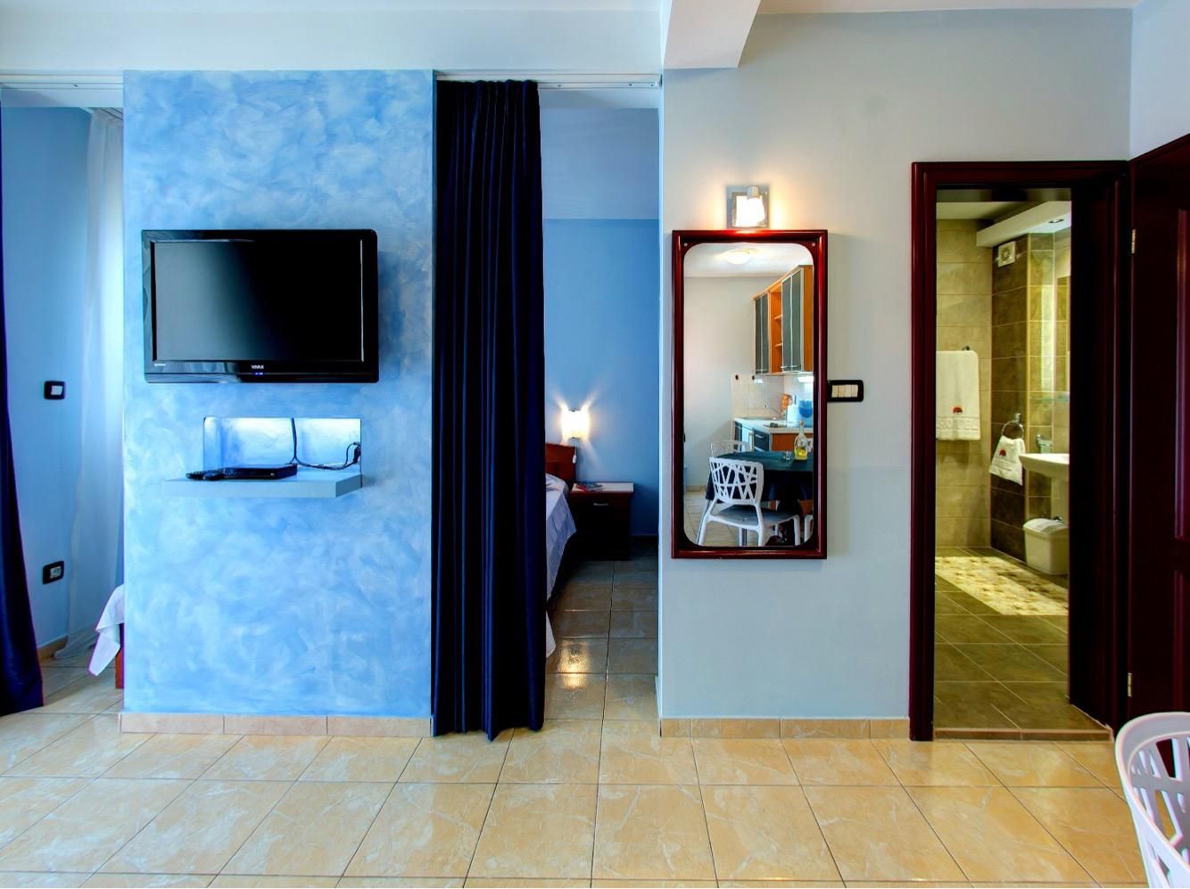 Luksuzna vila 600m2 sa bazenom i uredjenim dvorištem,Petrovac (Budva) - Amfora Real Estate