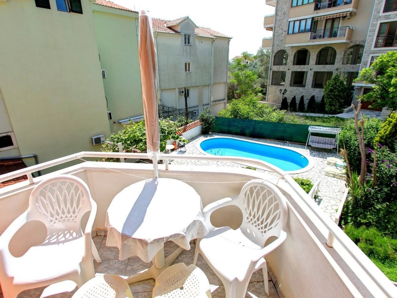 Luksuzna vila 600m2 sa bazenom i uredjenim dvorištem,Petrovac (Budva) - Amfora Real Estate