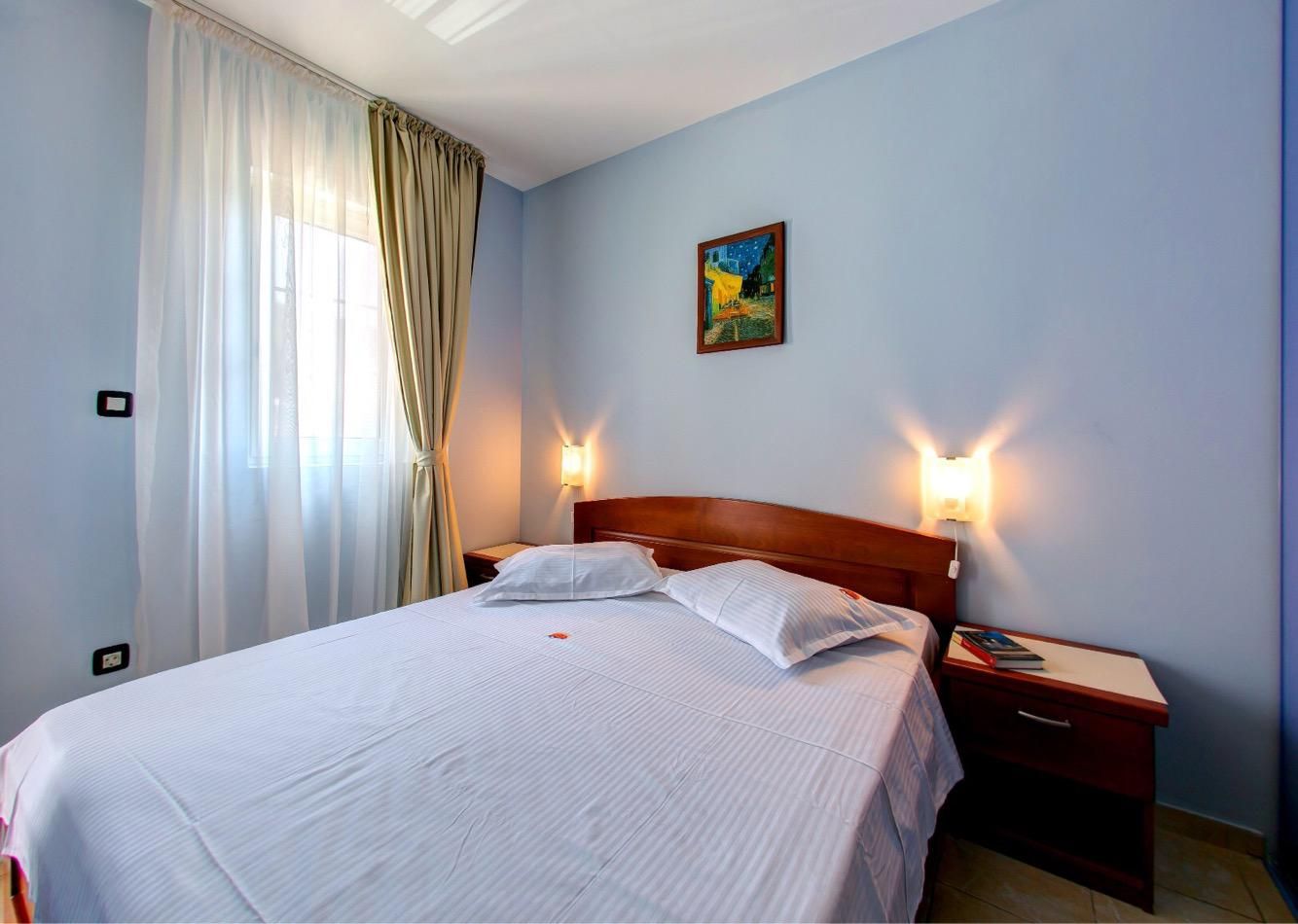 Luksuzna vila 600m2 sa bazenom i uredjenim dvorištem,Petrovac (Budva) - Amfora Real Estate