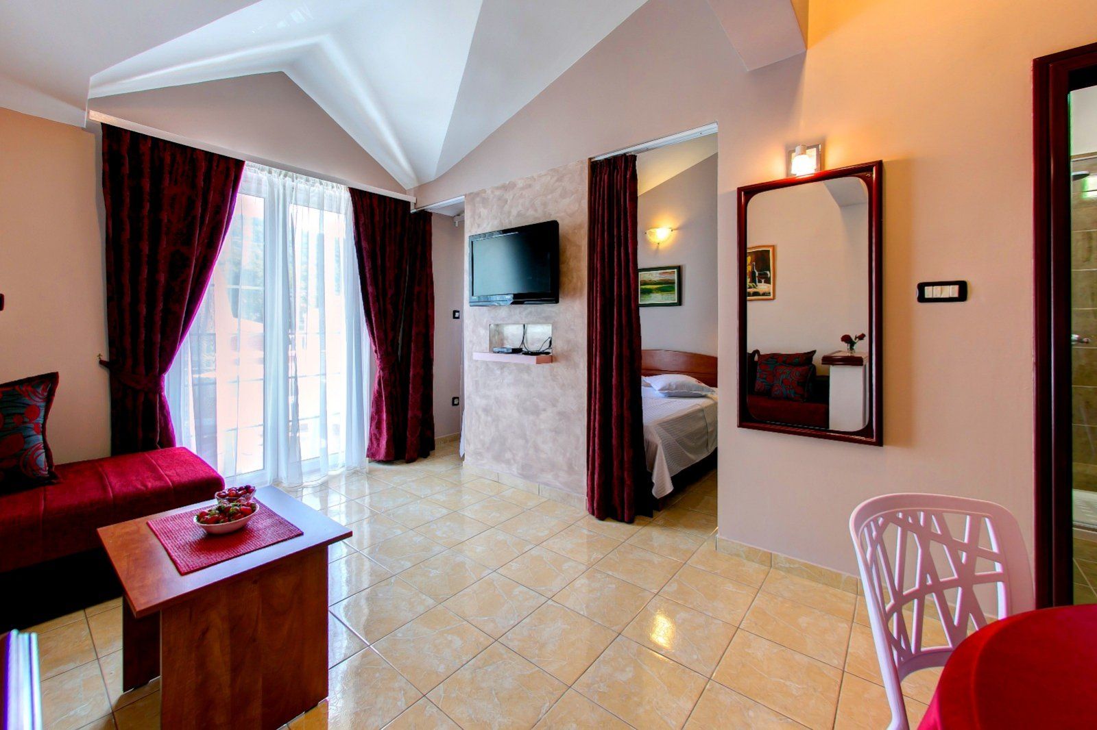 Luksuzna vila 600m2 sa bazenom i uredjenim dvorištem,Petrovac (Budva) - Amfora Real Estate