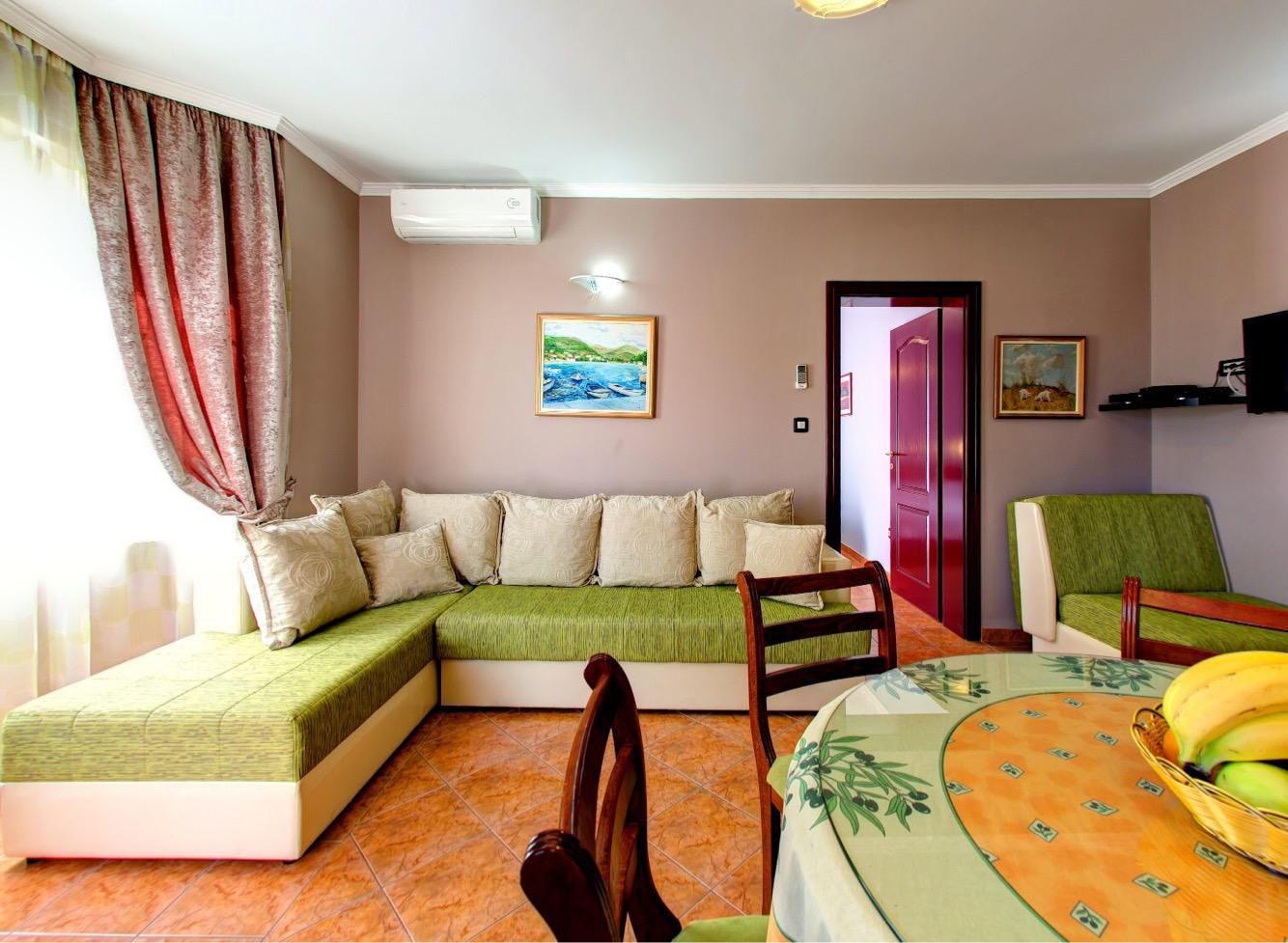 Luksuzna vila 600m2 sa bazenom i uredjenim dvorištem,Petrovac (Budva) - Amfora Real Estate