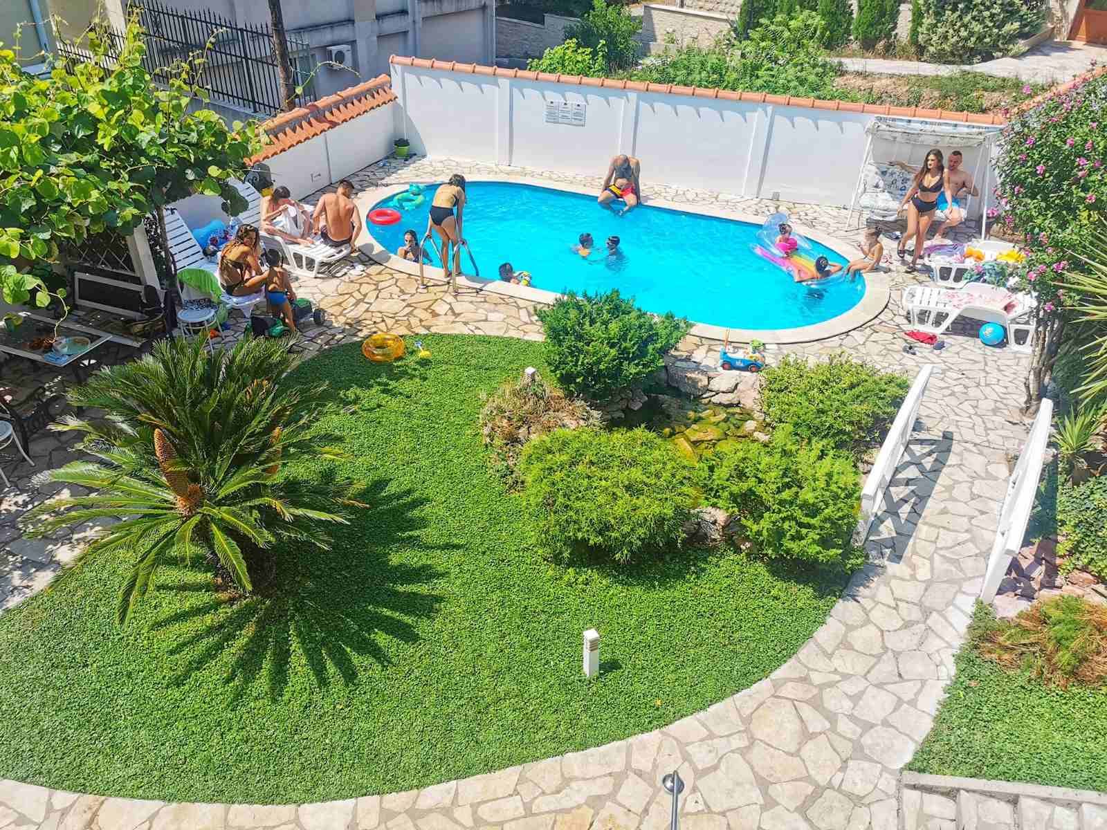 Luksuzna vila 600m2 sa bazenom i uredjenim dvorištem,Petrovac (Budva) - Amfora Real Estate
