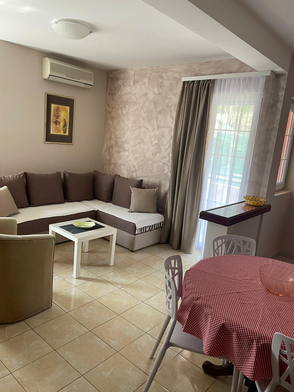 Luksuzna vila 600m2 sa bazenom i uredjenim dvorištem,Petrovac (Budva) - Amfora Real Estate