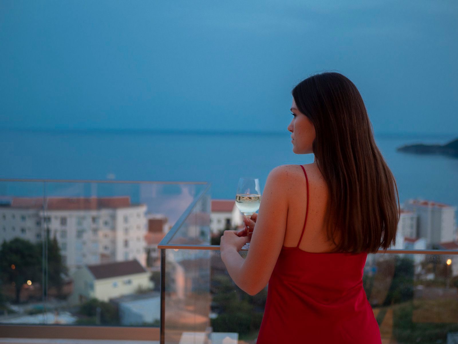 EKSTRA LUKSUZAN PENTHOUSE 140M2,TERASA SA DJAKUZI KADOM I  SPEKTAKULARNIM POGLEDOM NA MORE,BECICI - Amfora Real Estate