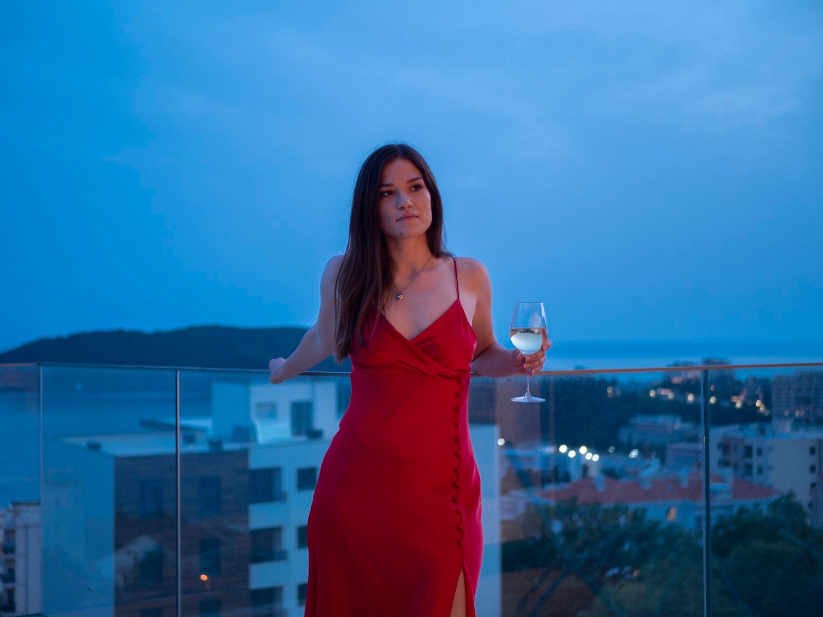 EKSTRA LUKSUZAN PENTHOUSE 140M2,TERASA SA DJAKUZI KADOM I  SPEKTAKULARNIM POGLEDOM NA MORE,BECICI - Amfora Real Estate