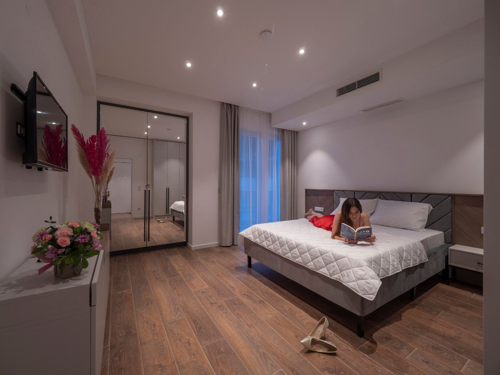 EKSTRA LUKSUZAN PENTHOUSE 140M2,TERASA SA DJAKUZI KADOM I  SPEKTAKULARNIM POGLEDOM NA MORE,BECICI - Amfora Real Estate