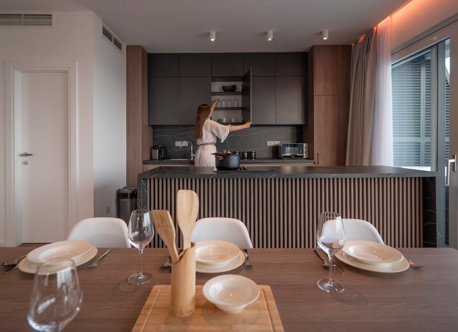 EKSTRA LUKSUZAN PENTHOUSE 140M2,TERASA SA DJAKUZI KADOM I  SPEKTAKULARNIM POGLEDOM NA MORE,BECICI - Amfora Real Estate