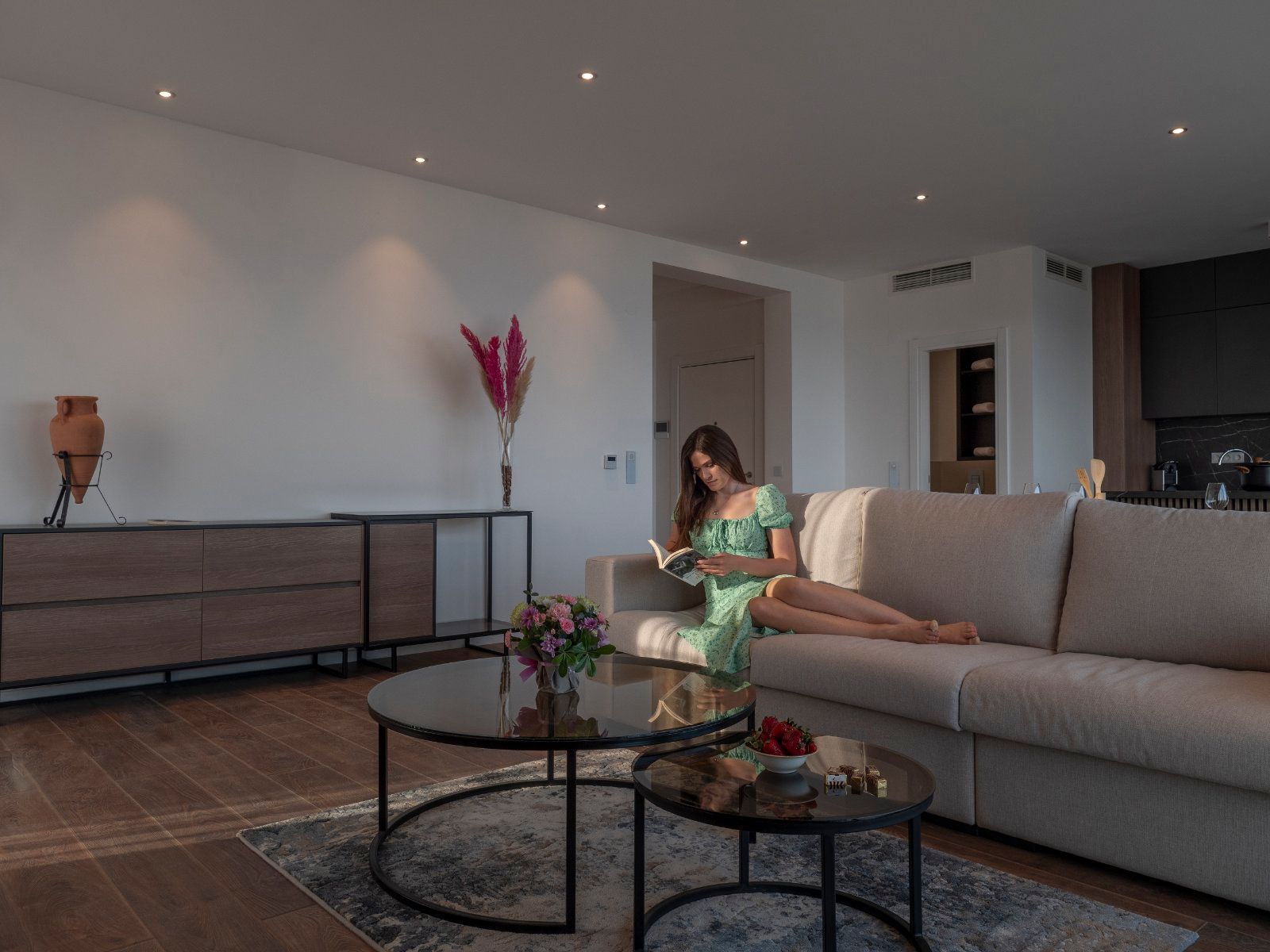 EKSTRA LUKSUZAN PENTHOUSE 140M2,TERASA SA DJAKUZI KADOM I  SPEKTAKULARNIM POGLEDOM NA MORE,BECICI - Amfora Real Estate