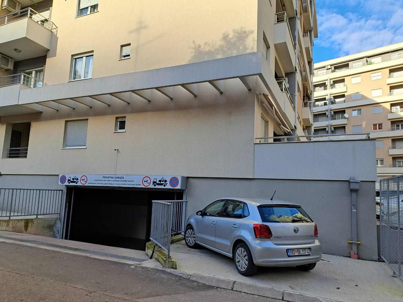 Garažno parking mesto u podzemnoj garaži u Budvi,ulica Maslina. (NA DUZI PERIOD) - Amfora Real Estate