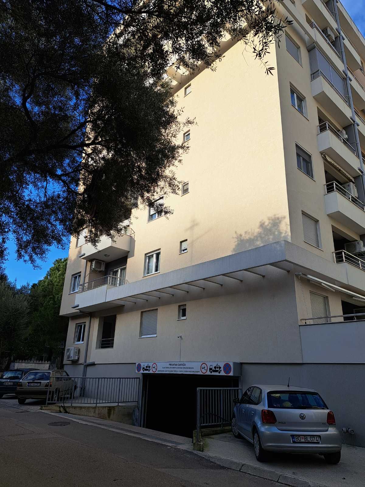 Garažno parking mesto u podzemnoj garaži u Budvi,ulica Maslina. (NA DUZI PERIOD) - Amfora Real Estate