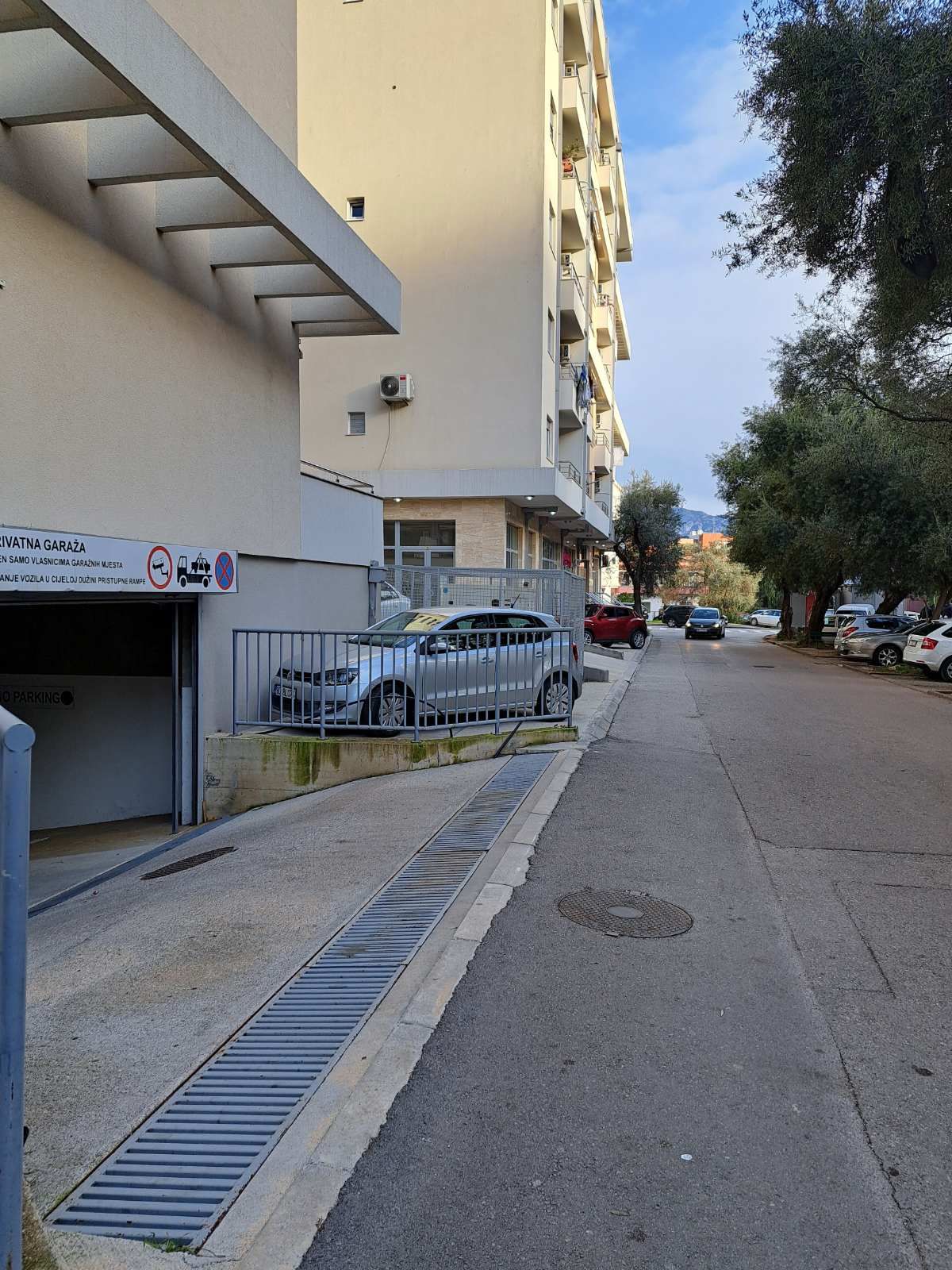 Garažno parking mesto u podzemnoj garaži u Budvi,ulica Maslina. (NA DUZI PERIOD) - Amfora Real Estate