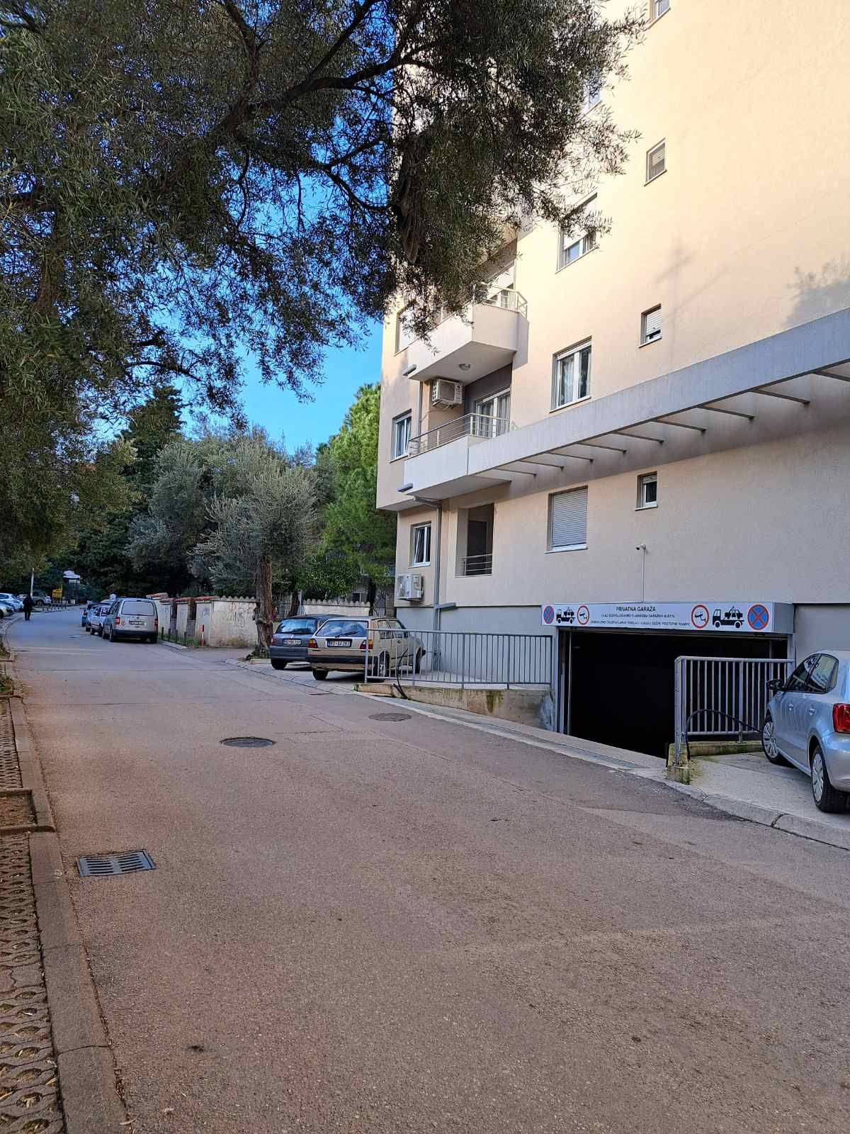 Garažno parking mesto u podzemnoj garaži u Budvi,ulica Maslina. (NA DUZI PERIOD) - Amfora Real Estate