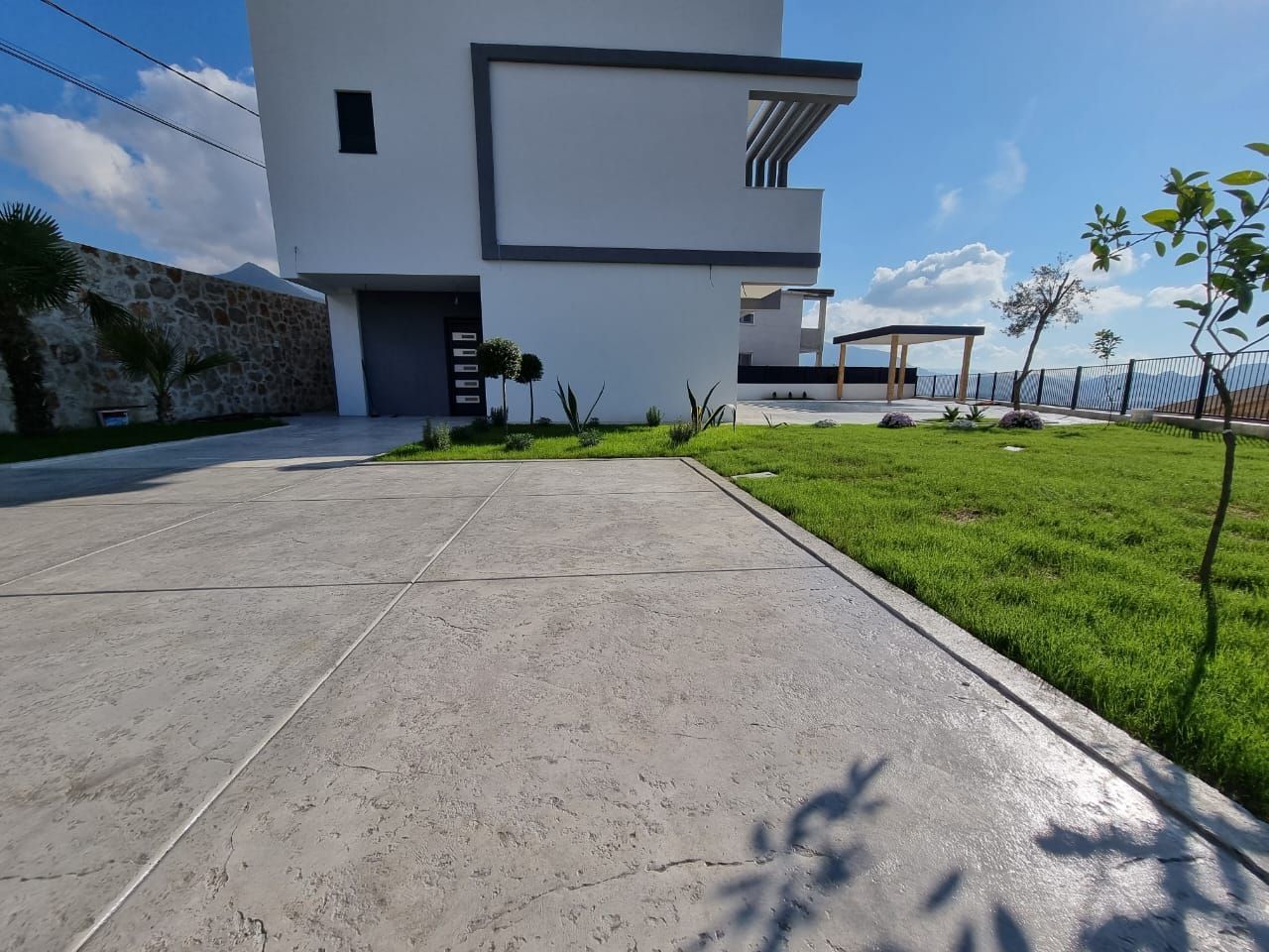 Luksuzna vila 280m2 sa bazenom i panoramskim pogledom na more,Šušan, Barska rivijera. - Amfora Real Estate