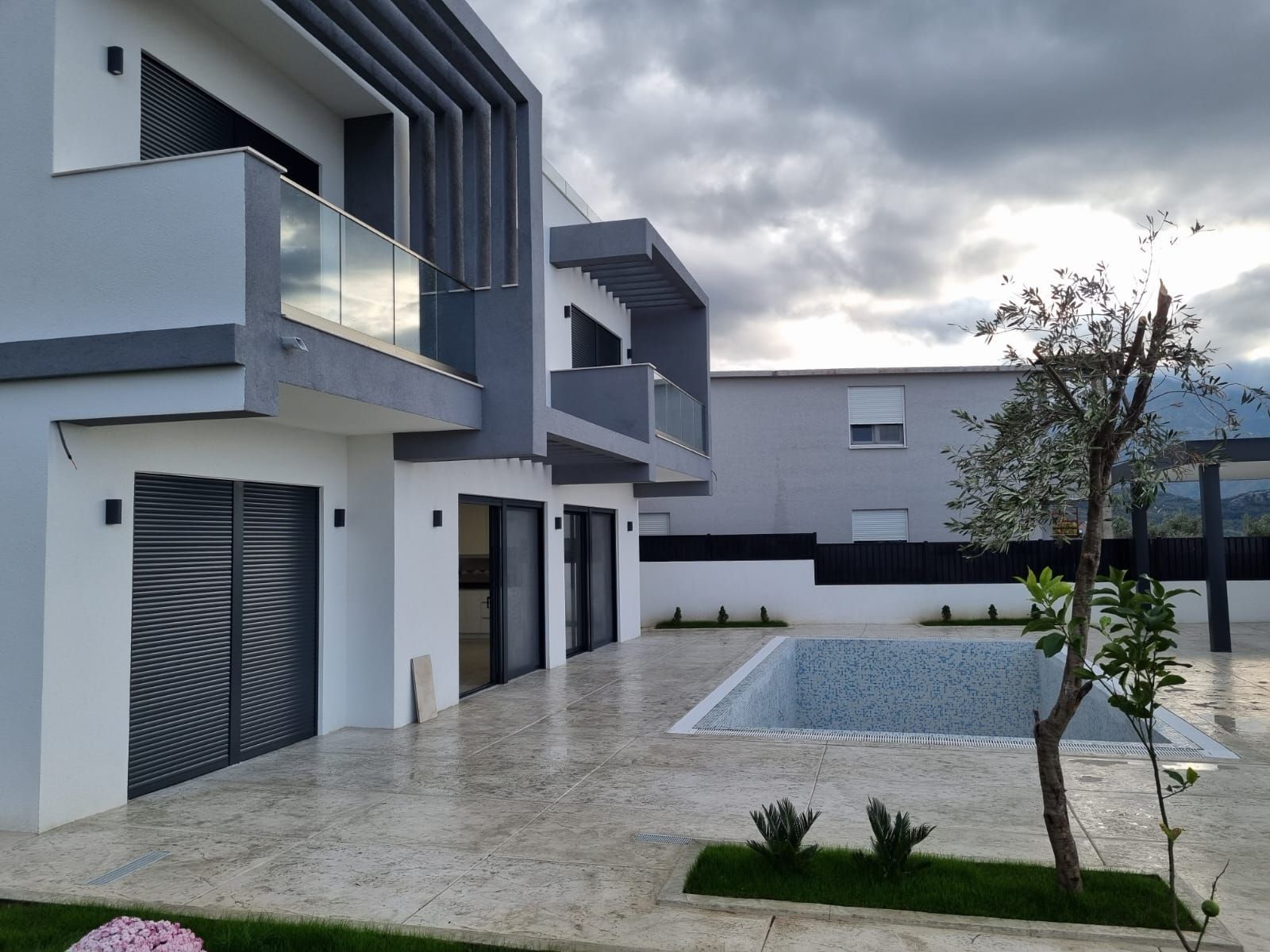 Luksuzna vila 280m2 sa bazenom i panoramskim pogledom na more,Šušan, Barska rivijera. - Amfora Real Estate