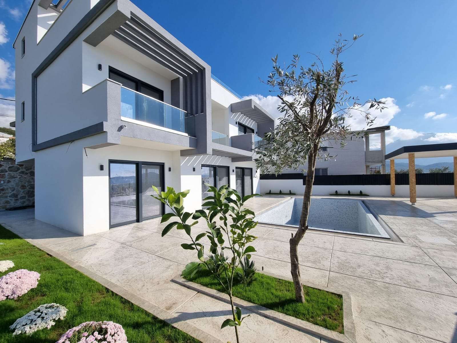 Luksuzna vila 280m2 sa bazenom i panoramskim pogledom na more,Šušan, Barska rivijera. - Amfora Real Estate