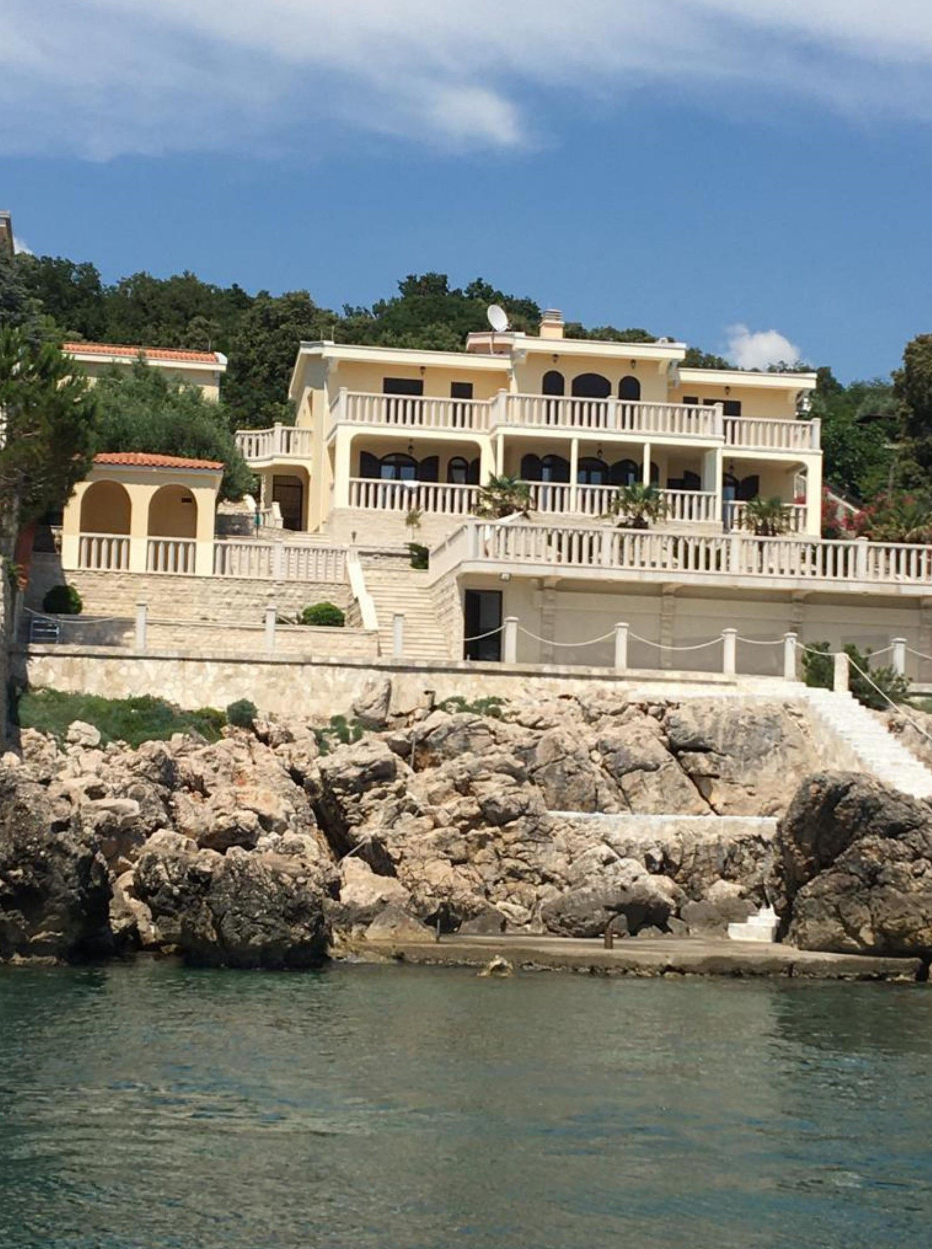 Luksuzna vila sa bazenom na prvoj liniji mora,Bar-Utjeha - Amfora Real Estate