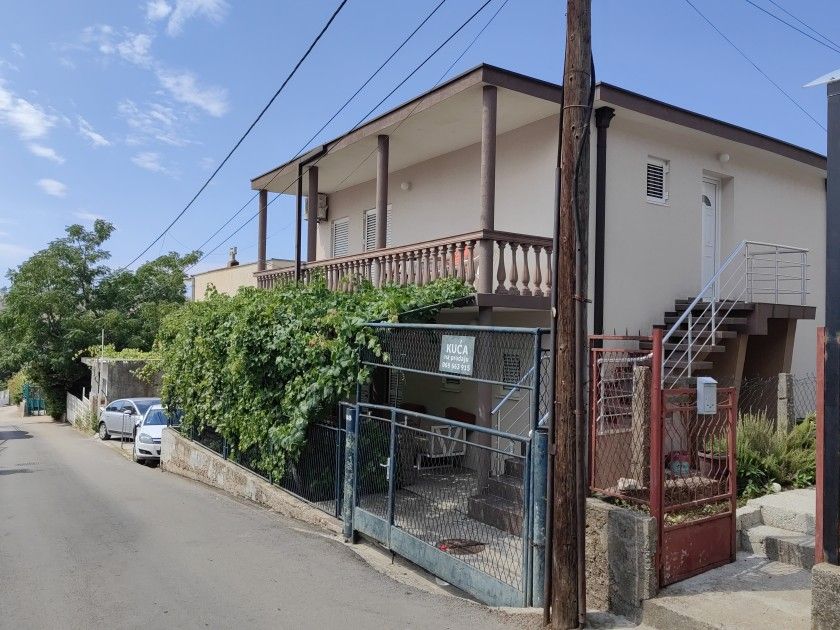Prodaje se kuća površine 175m2 u Sutomoru. - Amfora Real Estate