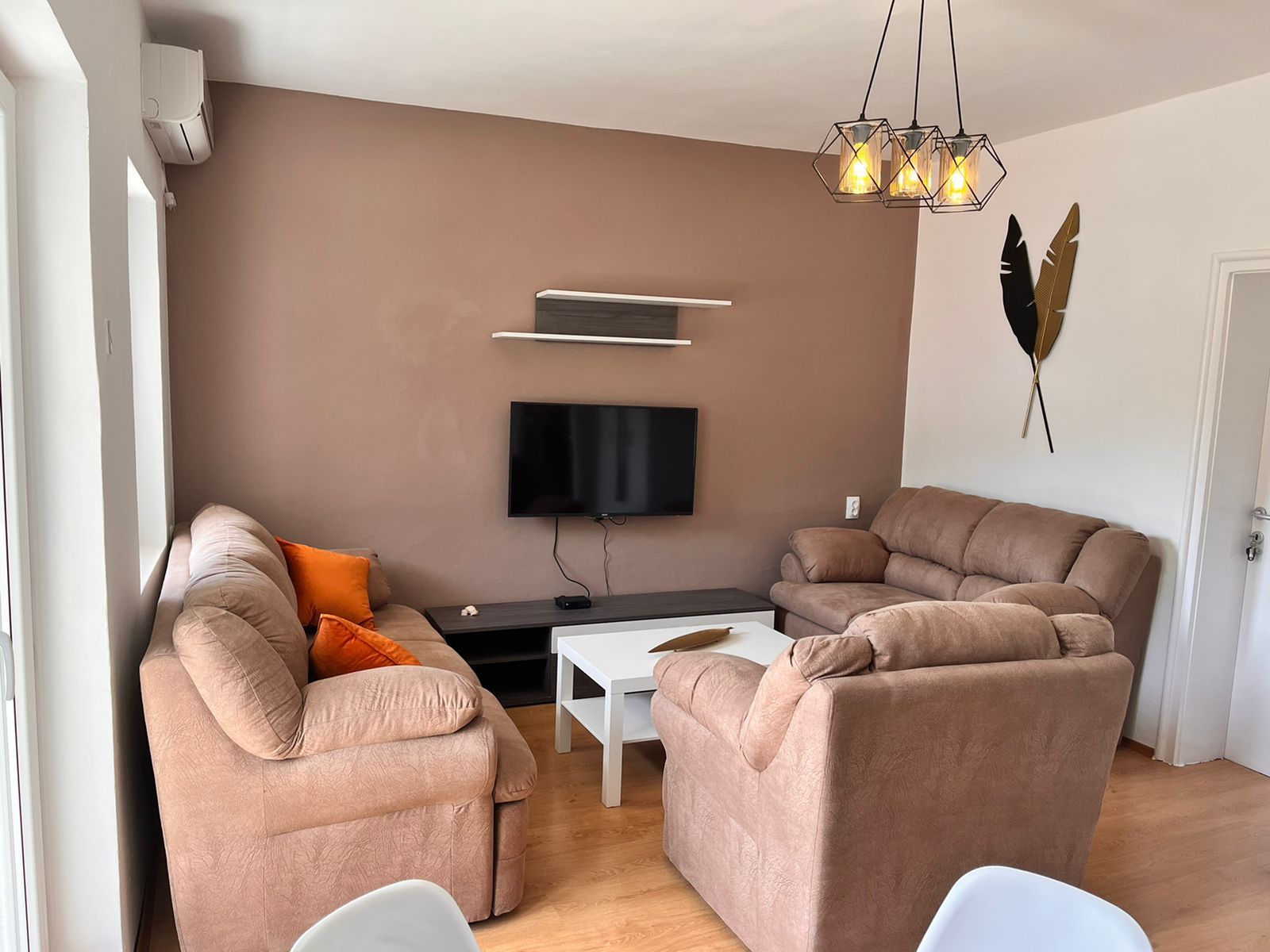 Prodaje se kuća površine 175m2 u Sutomoru. - Amfora Real Estate