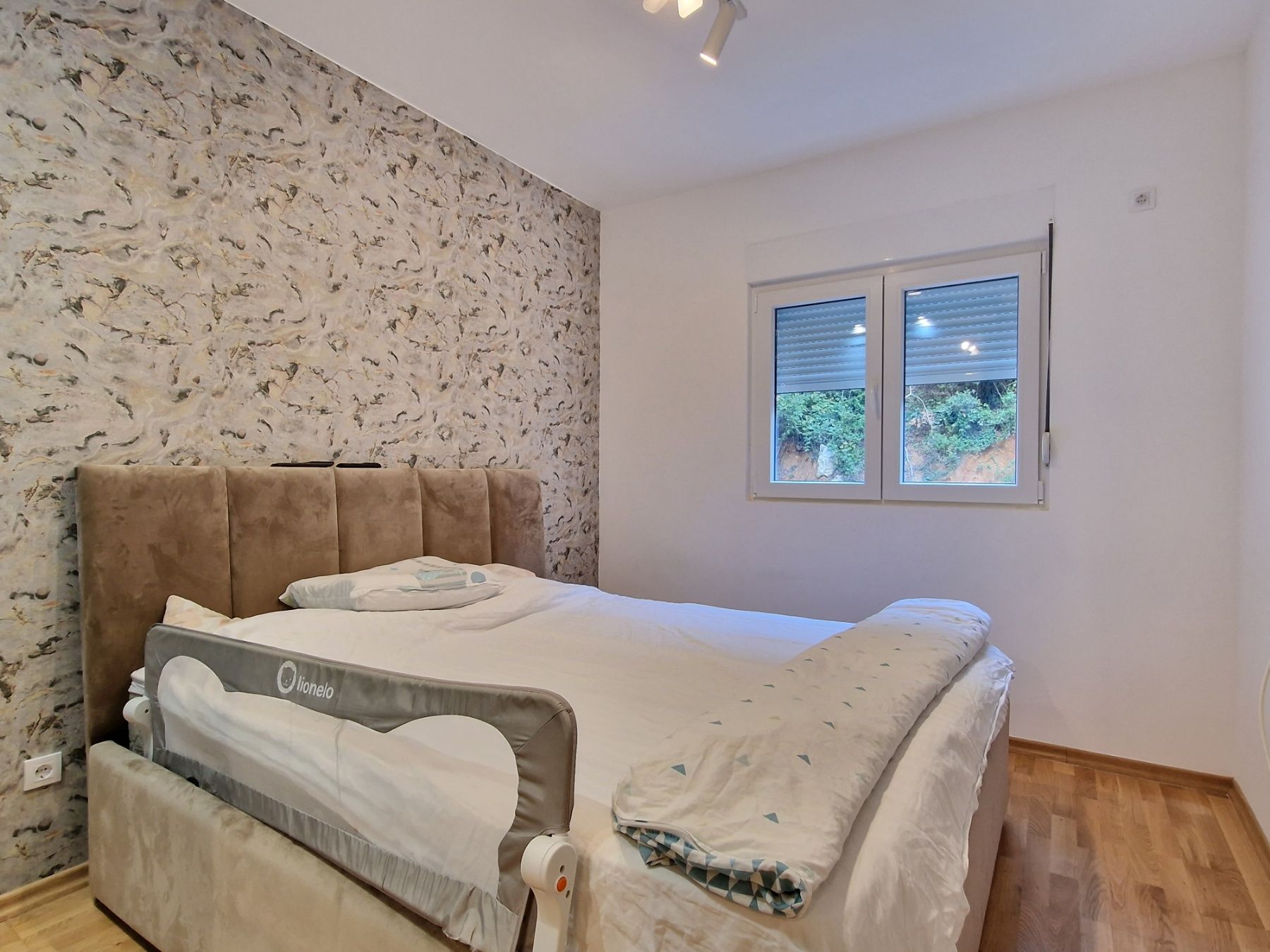 Trosoban moderno opremljen stan ,u novom kompleksu The Old Bakery u Budvi. - Amfora Real Estate