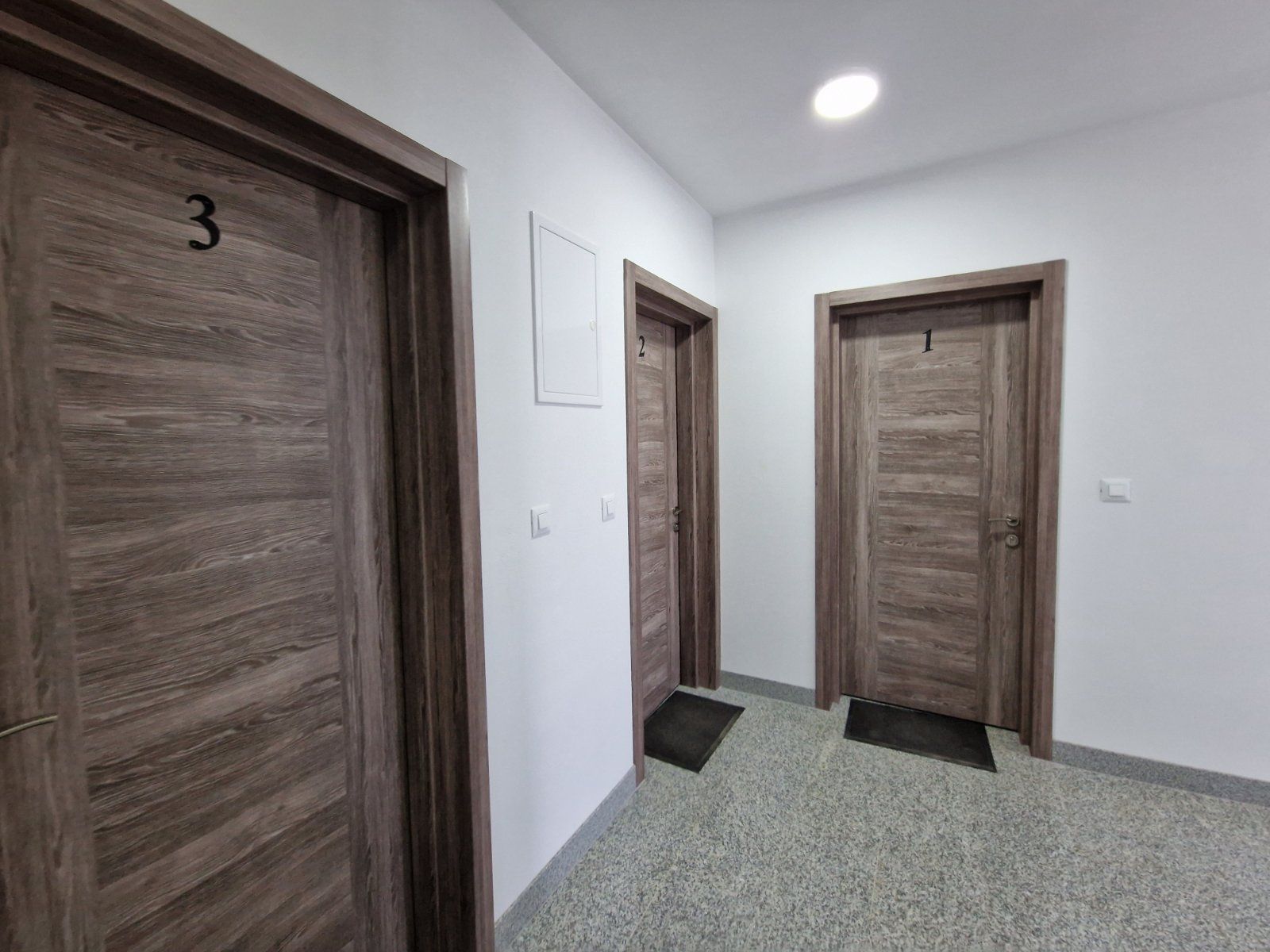 amforaproperty.com/Na prodaju cela stambena zgrada 1000m2 sa placem 530m2 ,Dobre Vode, Bar.