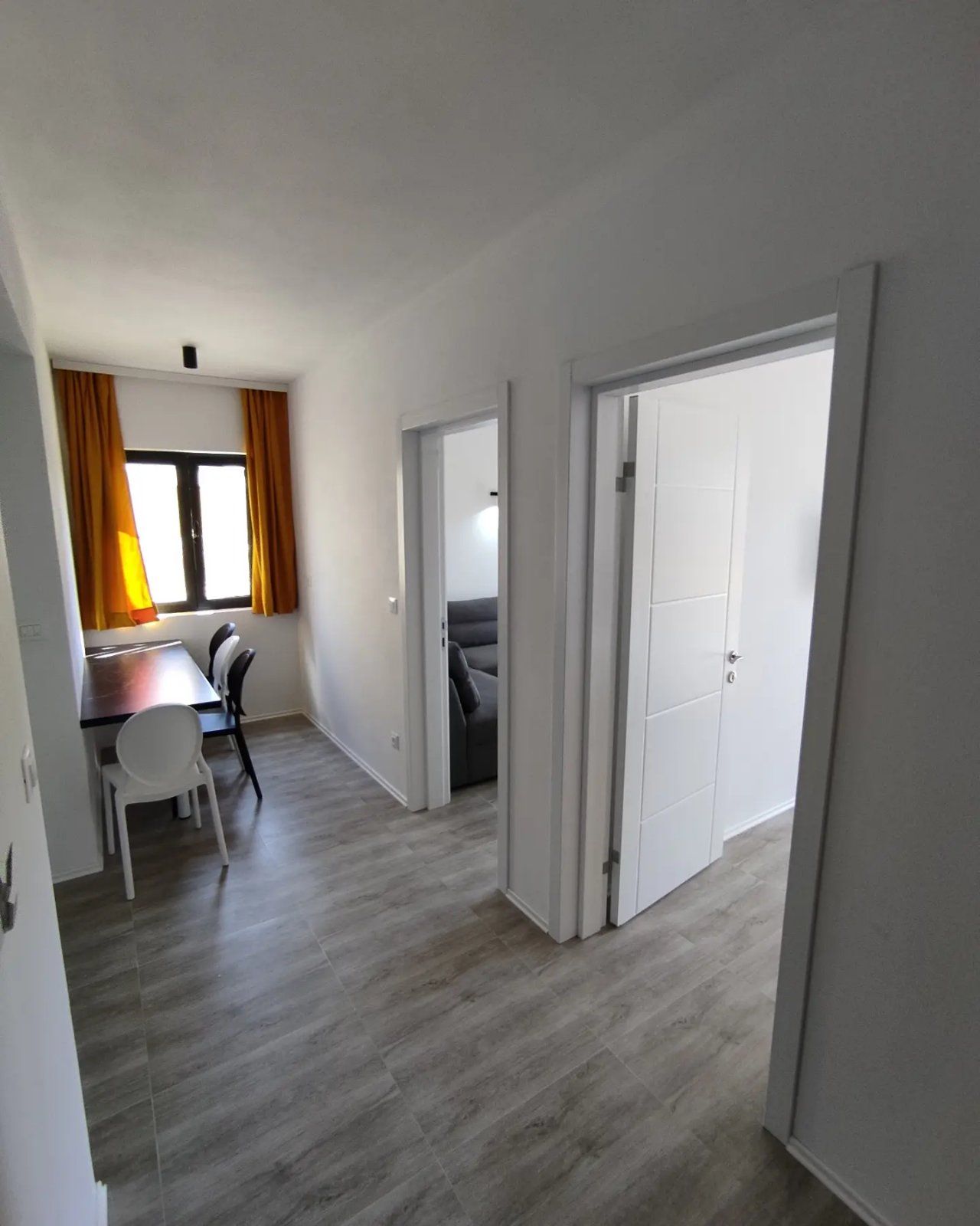 Na prodaju cela stambena zgrada 1000m2 sa placem 530m2 ,Dobre Vode, Bar. - Amfora Real Estate