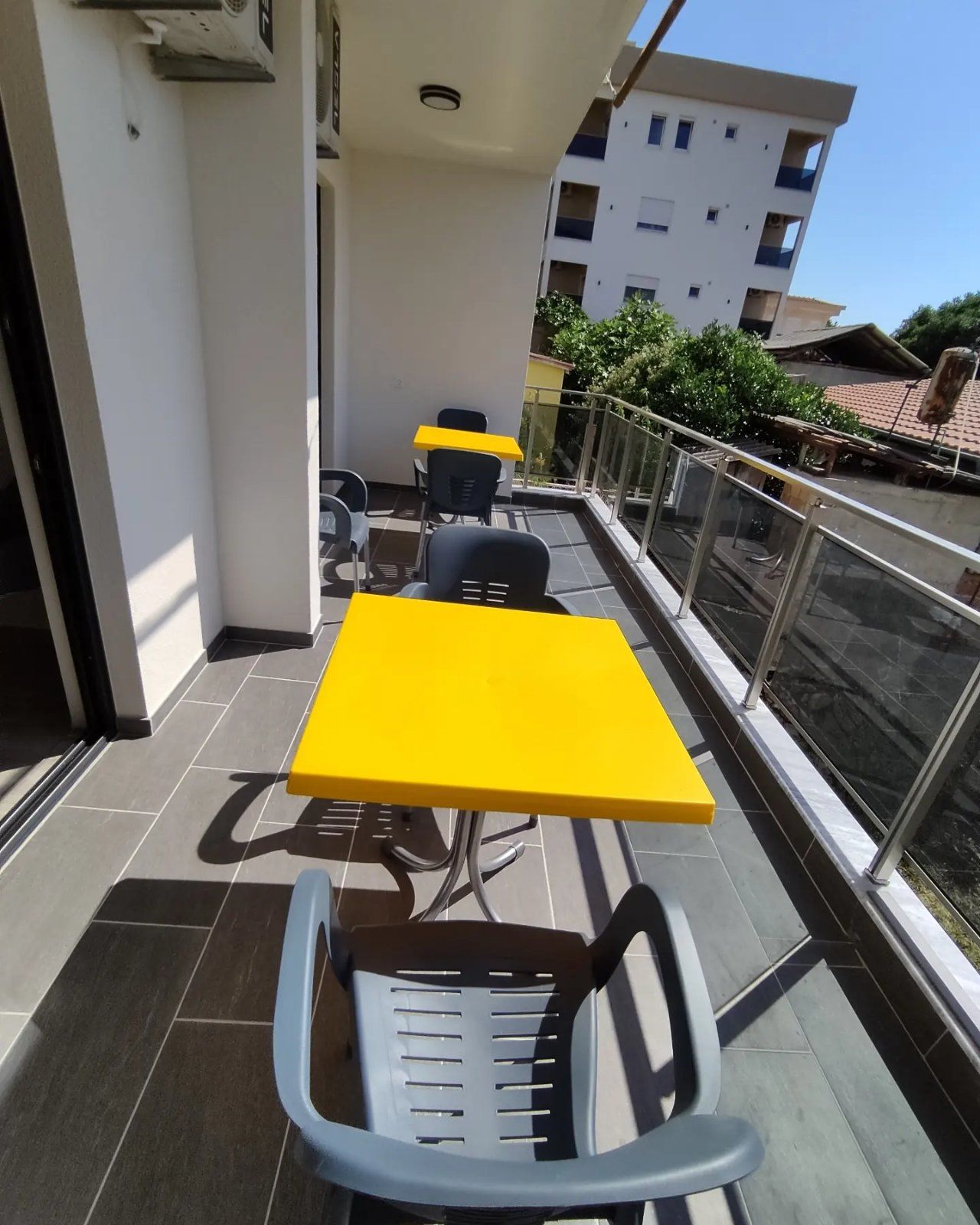 Na prodaju cela stambena zgrada 1000m2 sa placem 530m2 ,Dobre Vode, Bar. - Amfora Real Estate