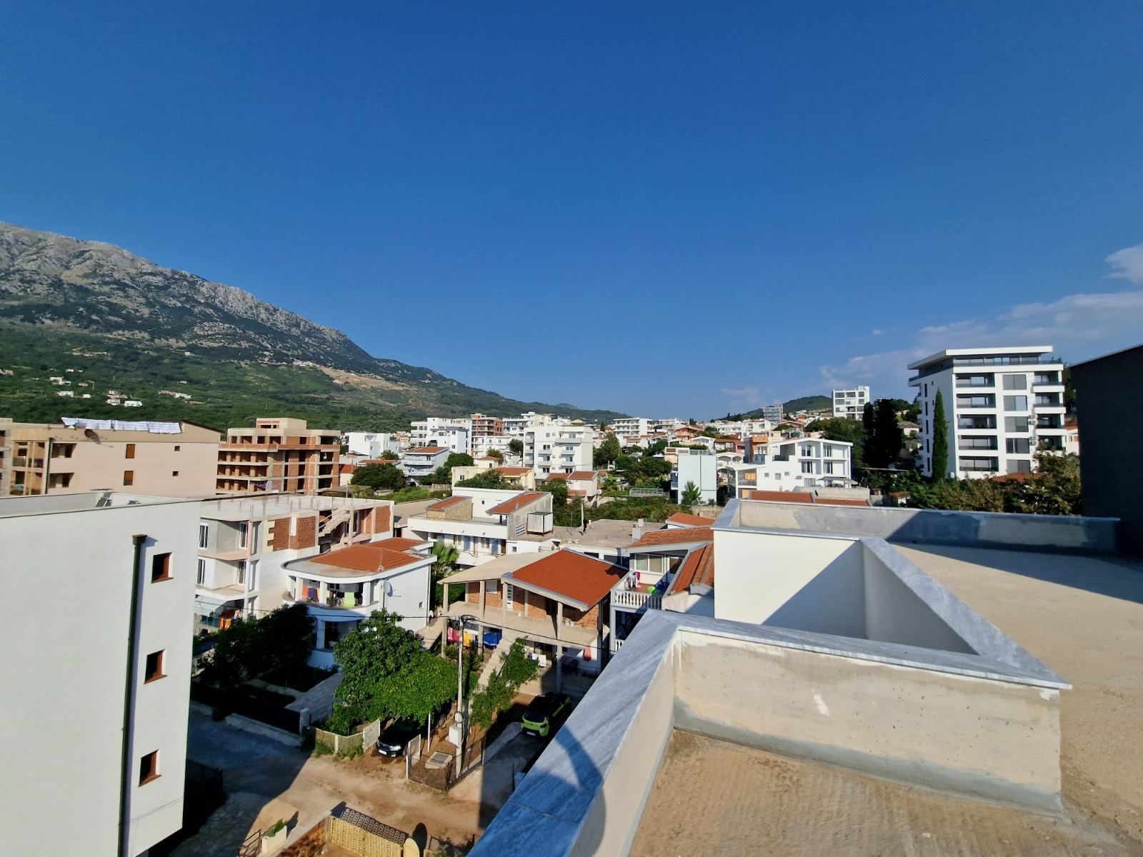 amforaproperty.com/Na prodaju cela stambena zgrada 1000m2 sa placem 530m2 ,Dobre Vode, Bar.