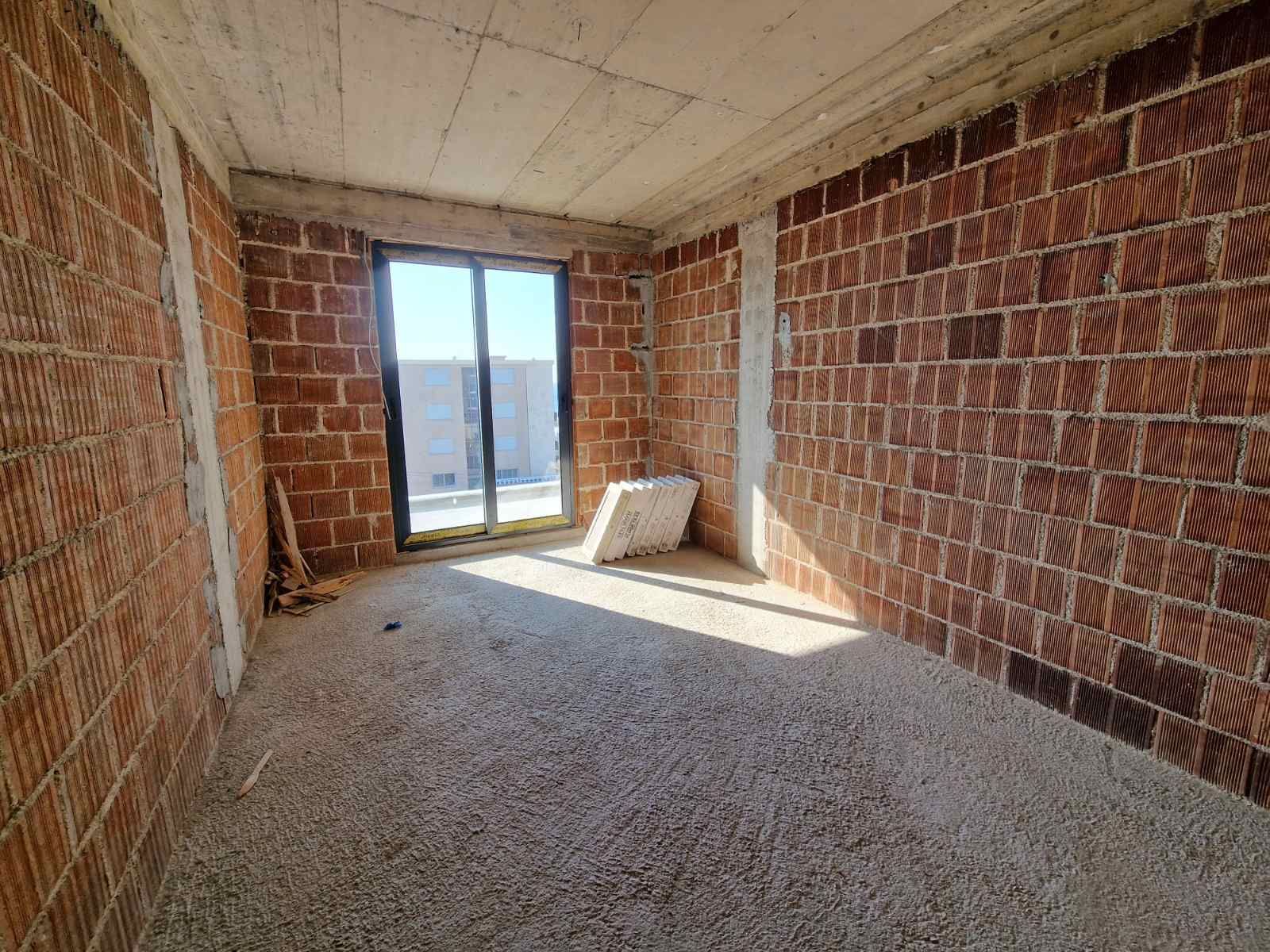 amforaproperty.com/Na prodaju cela stambena zgrada 1000m2 sa placem 530m2 ,Dobre Vode, Bar.