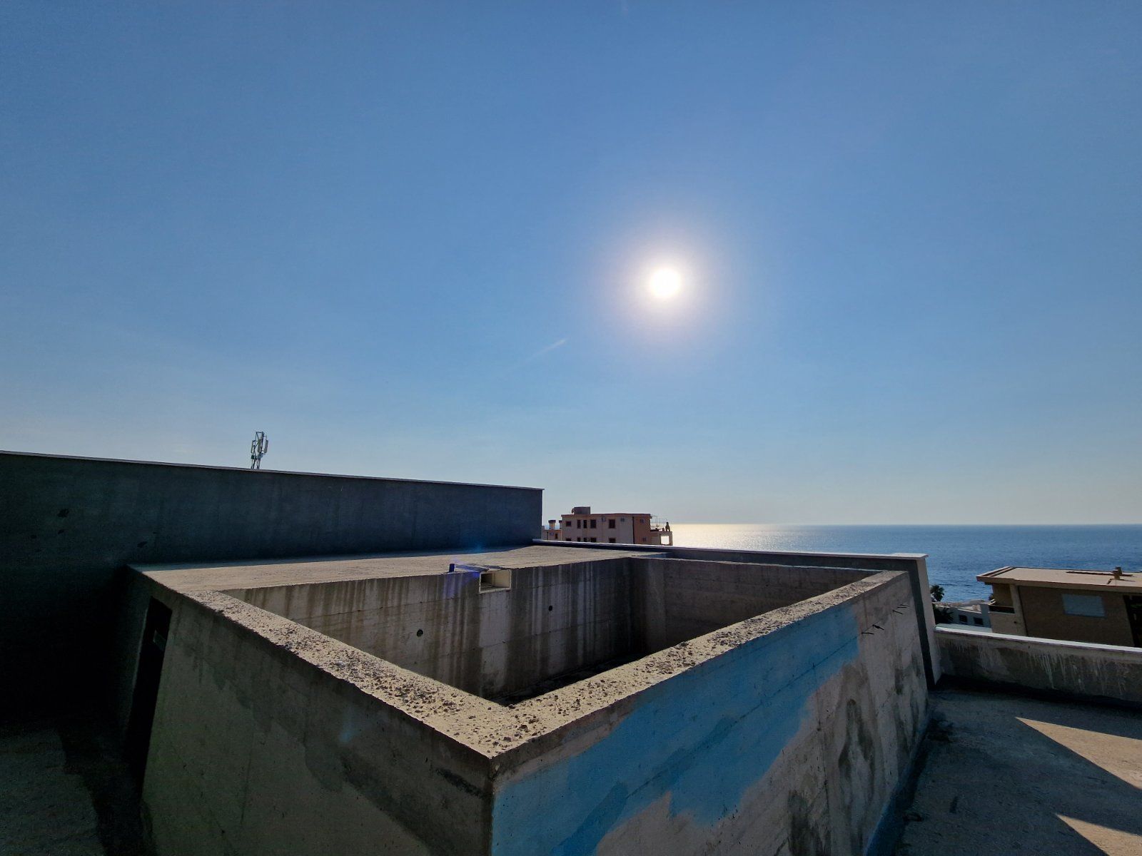 amforaproperty.com/Na prodaju cela stambena zgrada 1000m2 sa placem 530m2 ,Dobre Vode, Bar.