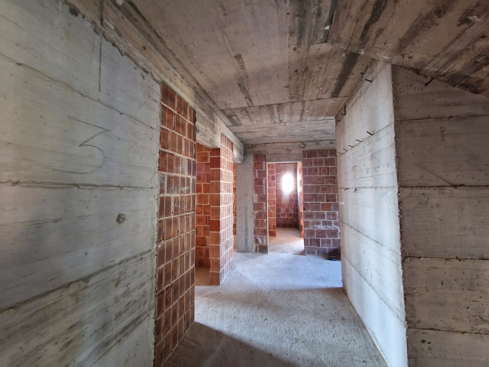amforaproperty.com/Na prodaju cela stambena zgrada 1000m2 sa placem 530m2 ,Dobre Vode, Bar.