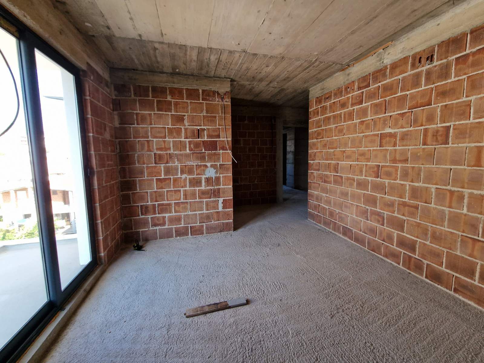 amforaproperty.com/Na prodaju cela stambena zgrada 1000m2 sa placem 530m2 ,Dobre Vode, Bar.