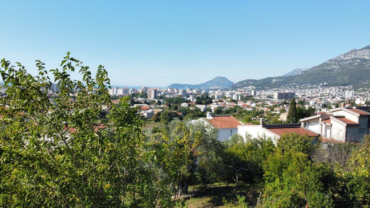 Plac 760m2 sa prelepim pogledom na more i grad u naselju Popovici,opstina Bar. - Amfora Real Estate