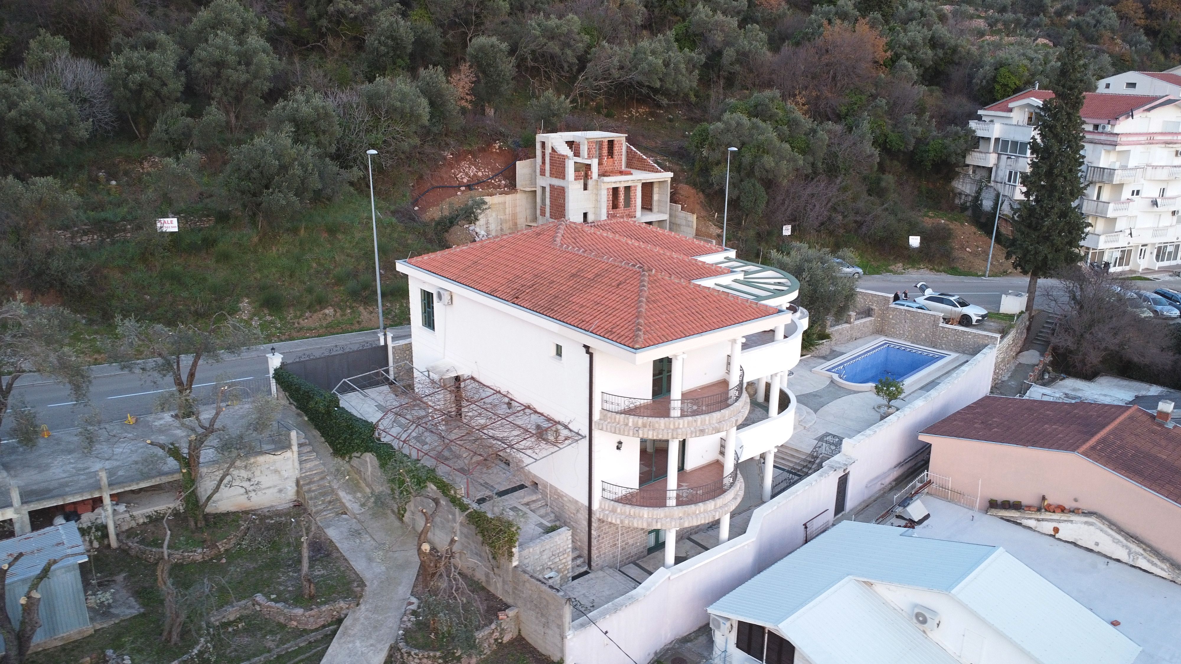 Luksuzna vila 422m2 sa bazenom i panoramskim pogledom,Petrovac (Budva) - Amfora Real Estate