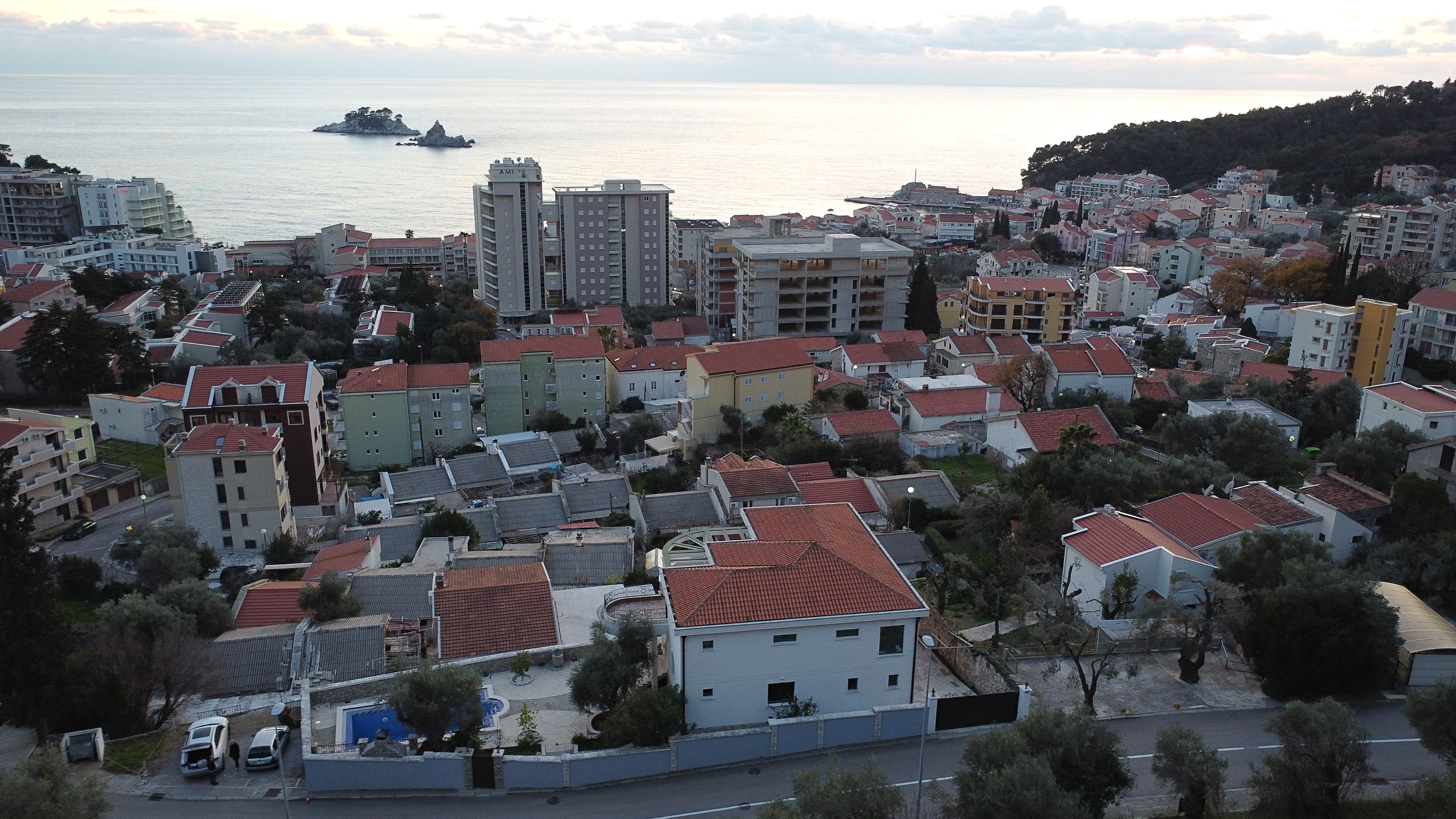 Luksuzna vila 422m2 sa bazenom i panoramskim pogledom,Petrovac (Budva) - Amfora Real Estate