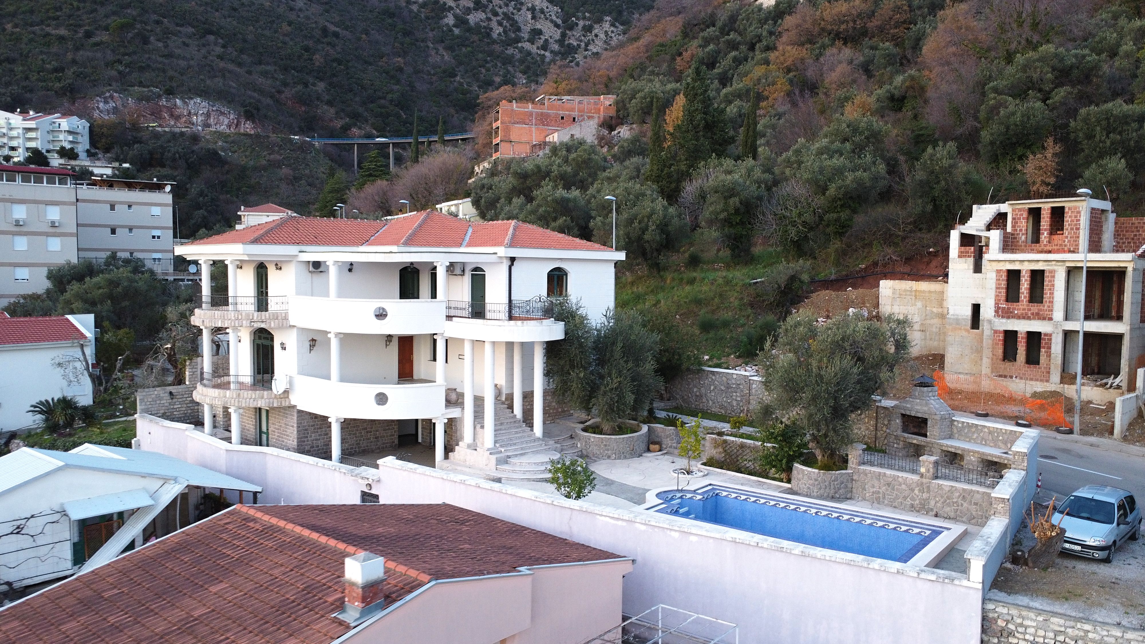 Luksuzna vila 422m2 sa bazenom i panoramskim pogledom,Petrovac (Budva) - Amfora Real Estate